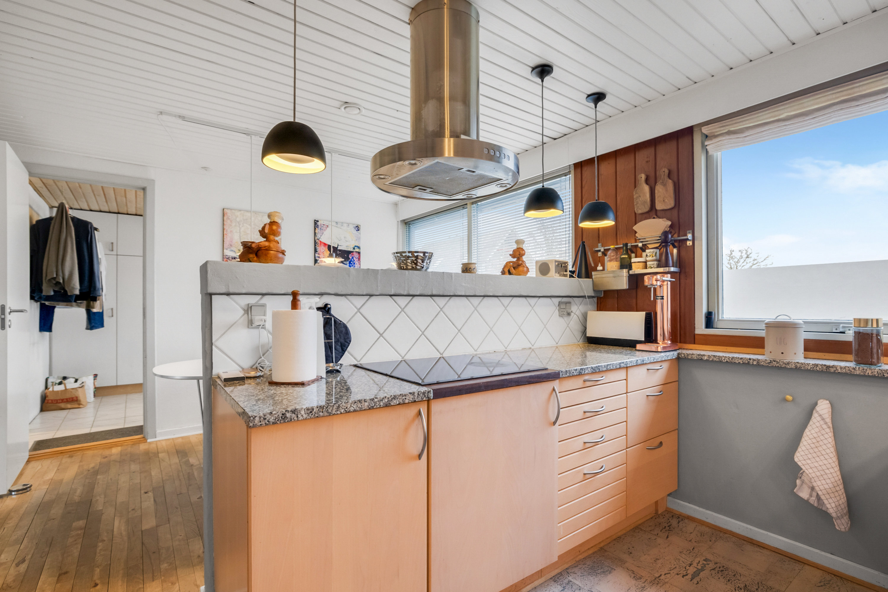 Fremhævet køkken/alrum billede i fuldskærmstilstand. Billede af Højvangsvej 80, Stavtrup, 8260 Viby J