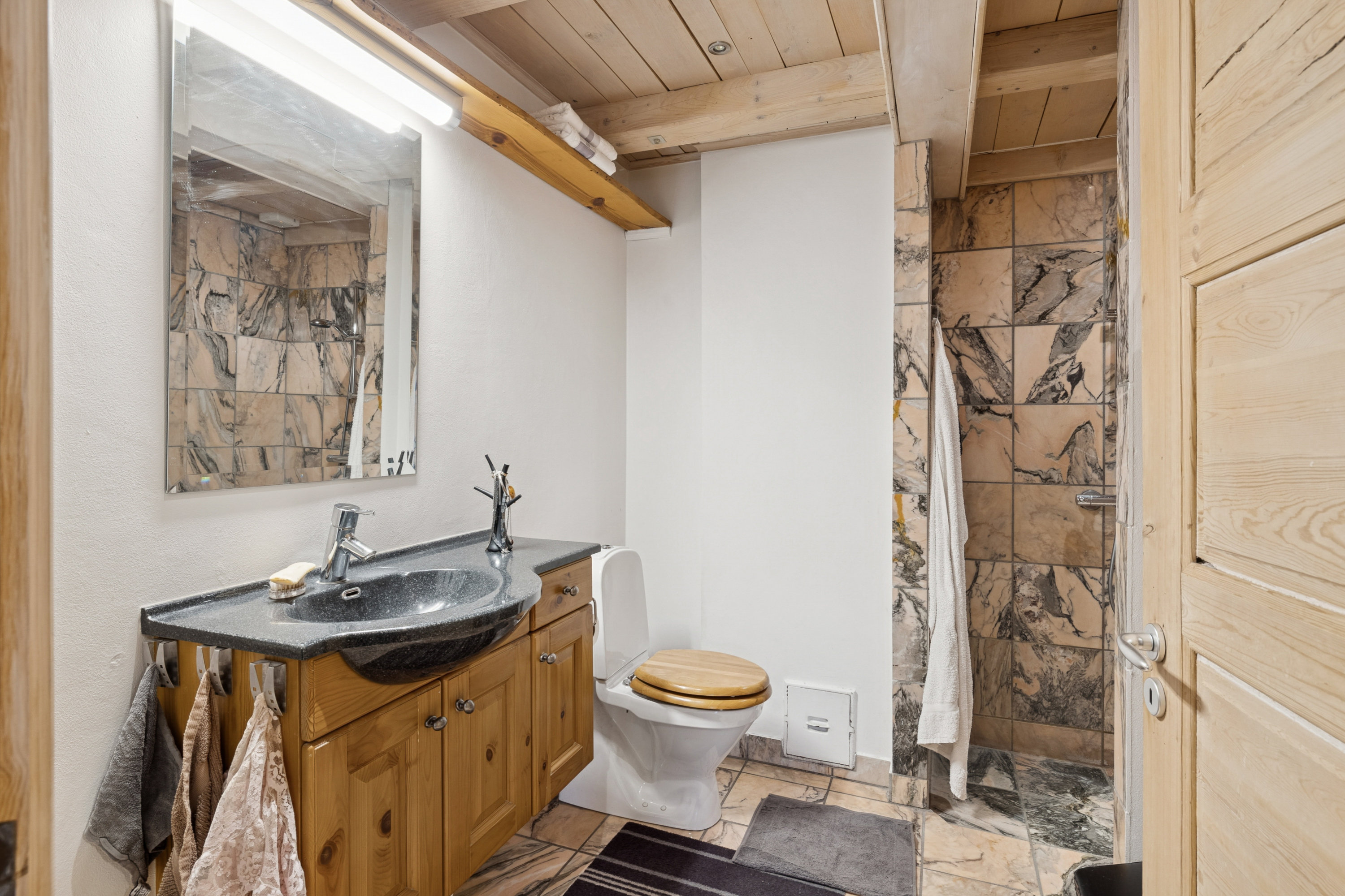 Fremhævet badeværelse billede i fuldskærmstilstand. Billede af Solgårdsvej 2, Fly, 7800 Skive