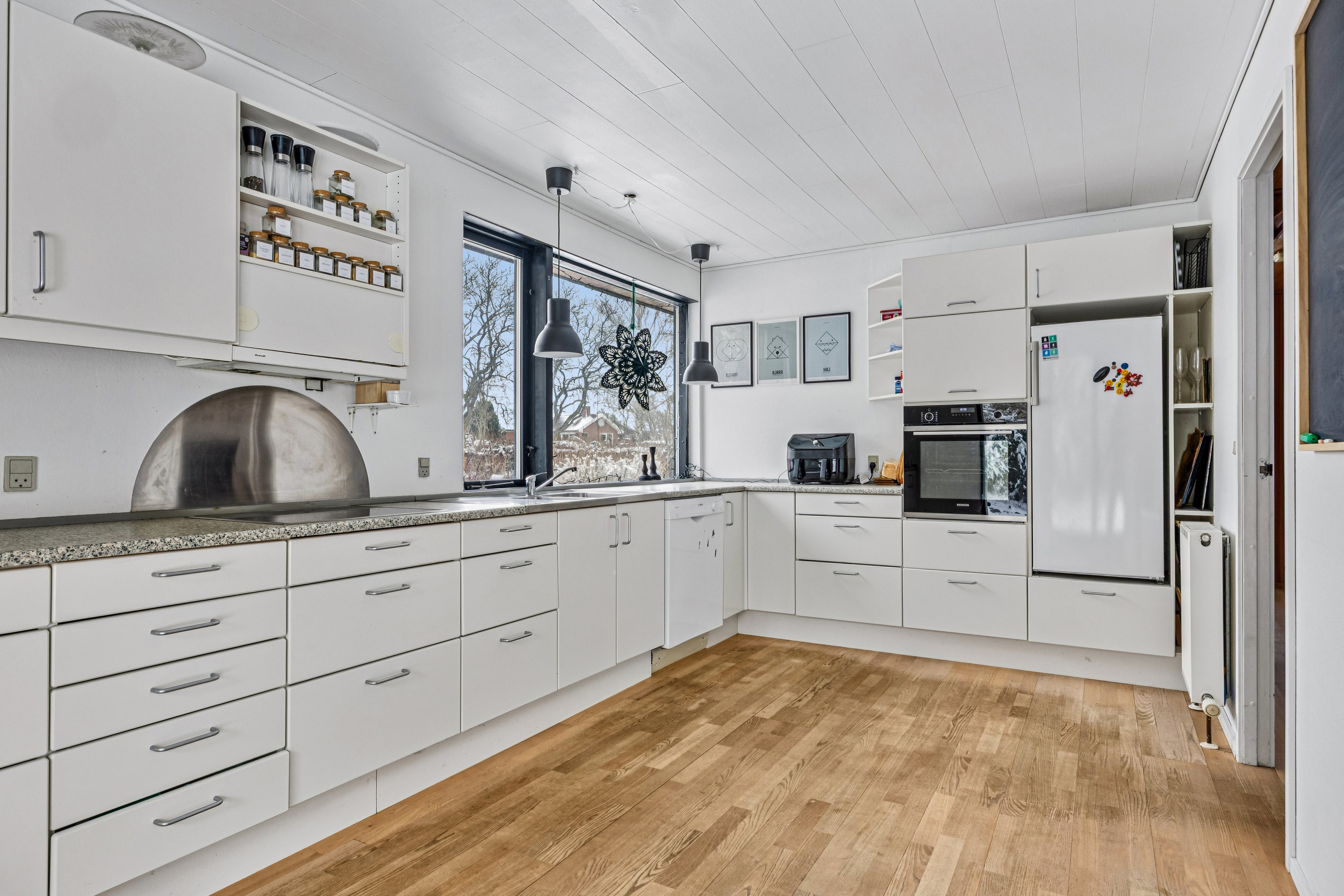 Fremhævet køkken billede i fuldskærmstilstand. Billede af Bygaden 52, Hellested, 4652 Hårlev