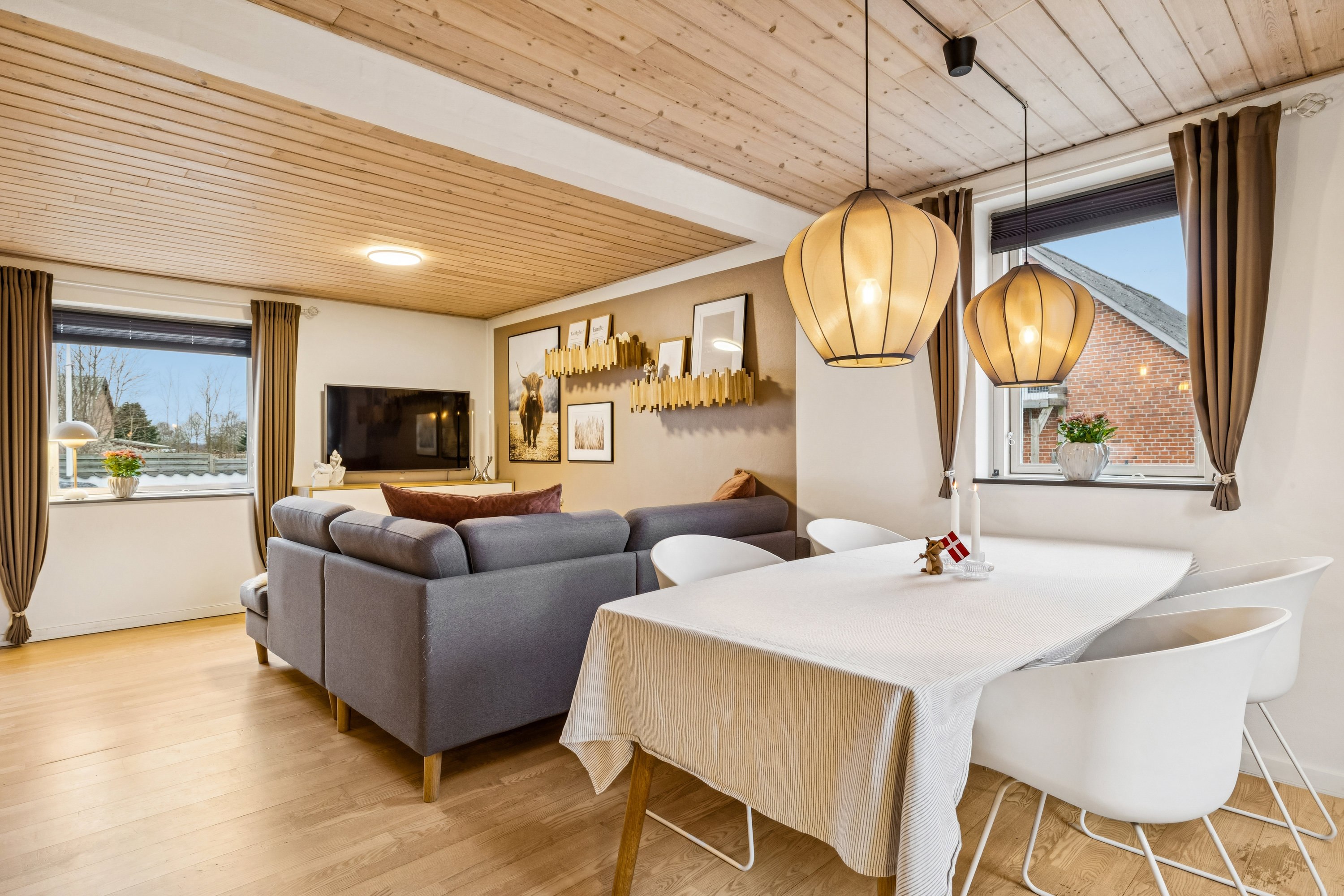 Fremhævet stue billede i fuldskærmstilstand. Billede af Lillemøllevej 1, Hvornum, 9500 Hobro