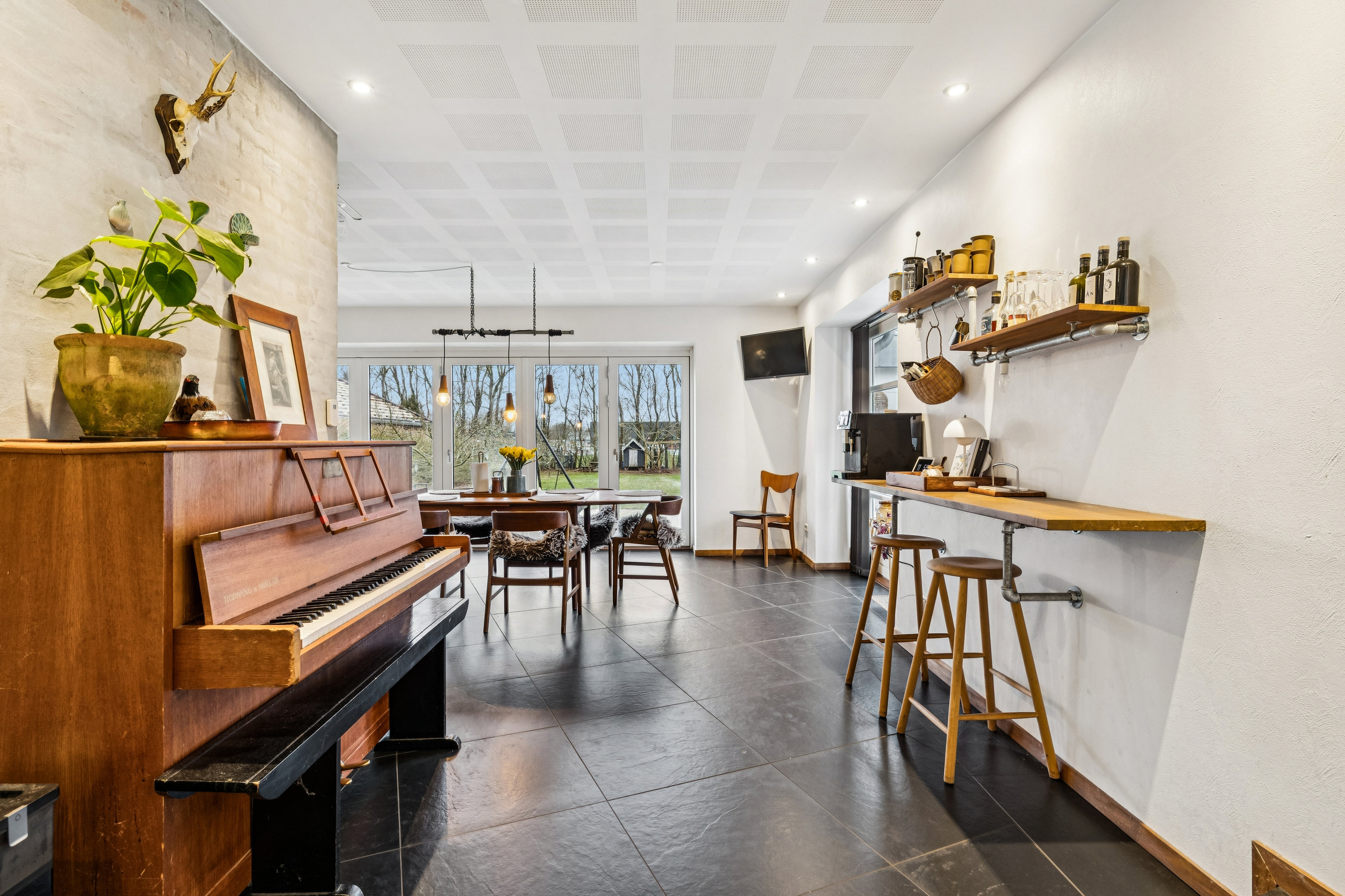 Fremhævet stue billede i fuldskærmstilstand. Billede af Løgstørvej 72, Hørby, 9500 Hobro