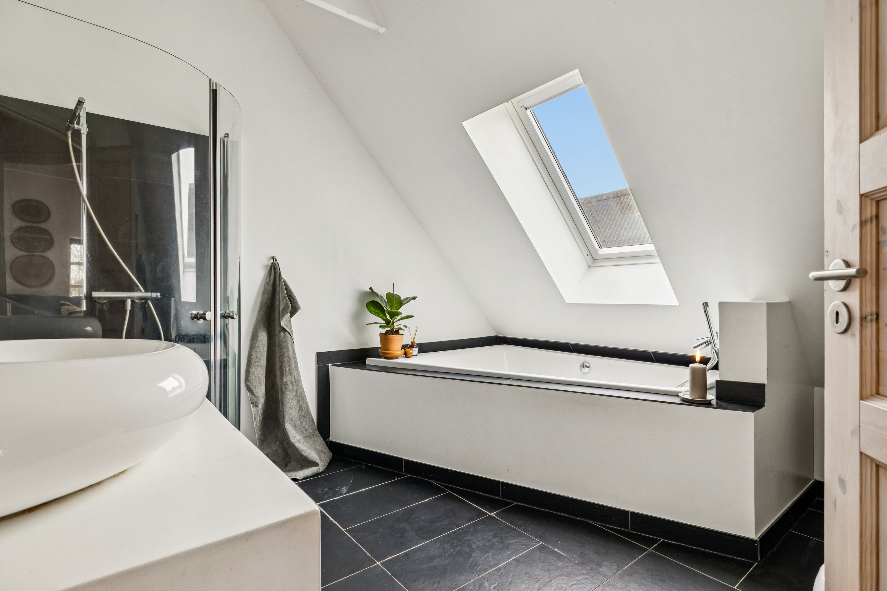 Fremhævet badeværelse billede i fuldskærmstilstand. Billede af Løgstørvej 72, Hørby, 9500 Hobro