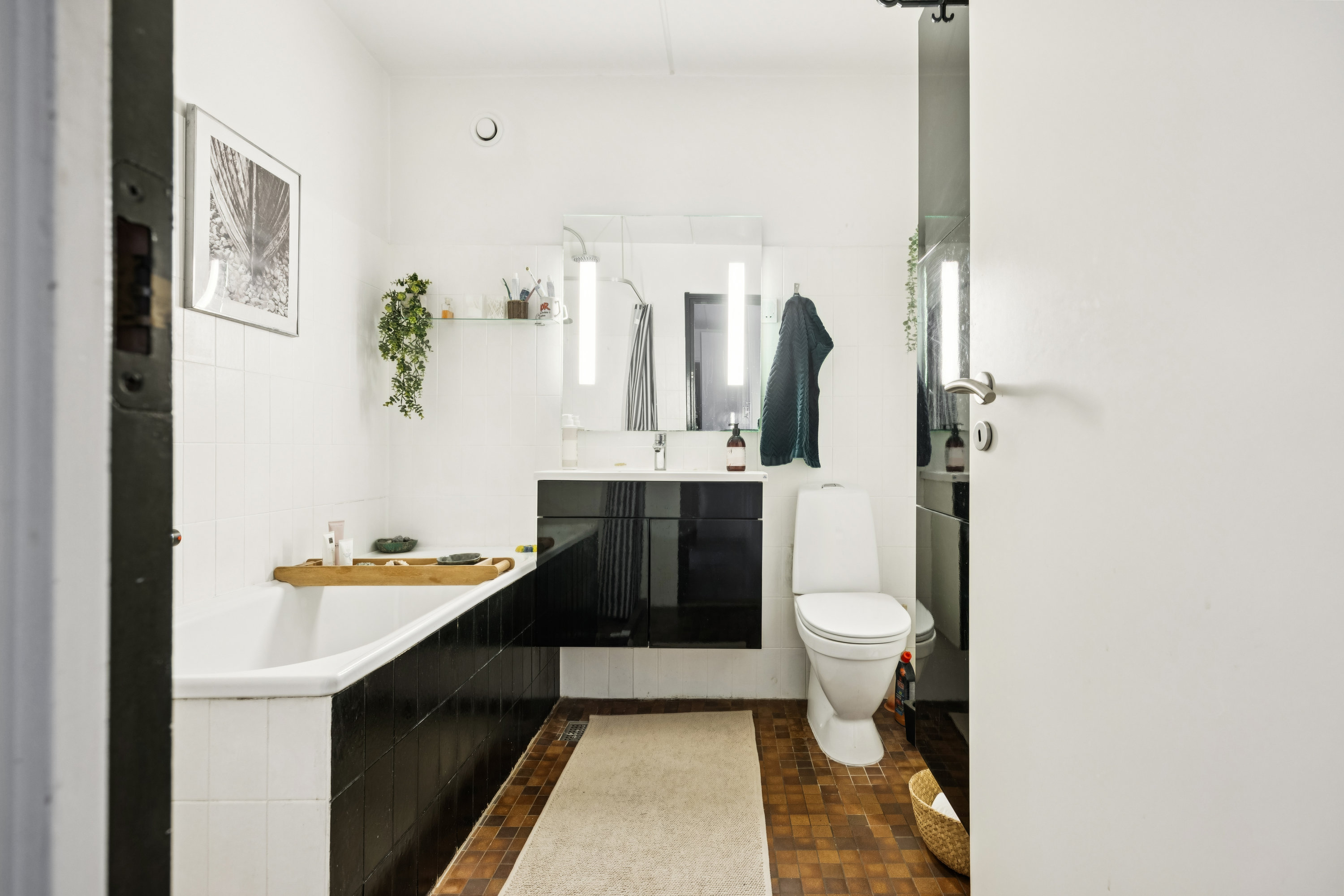 Fremhævet badeværelse billede i fuldskærmstilstand. Billede af Wilkensvej 17A, 1. tv., 2000 Frederiksberg