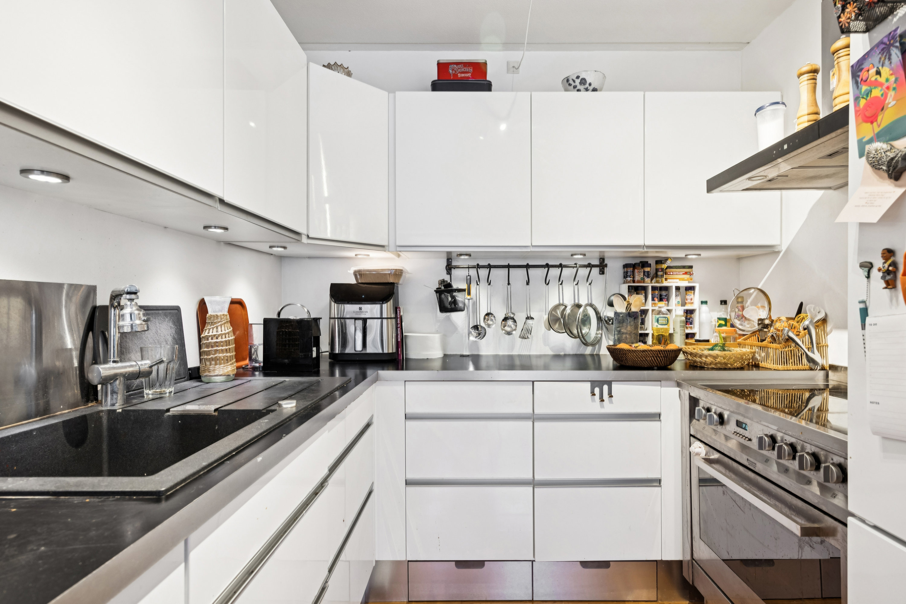 Fremhævet køkken billede i fuldskærmstilstand. Billede af Wilkensvej 17A, 1. tv., 2000 Frederiksberg