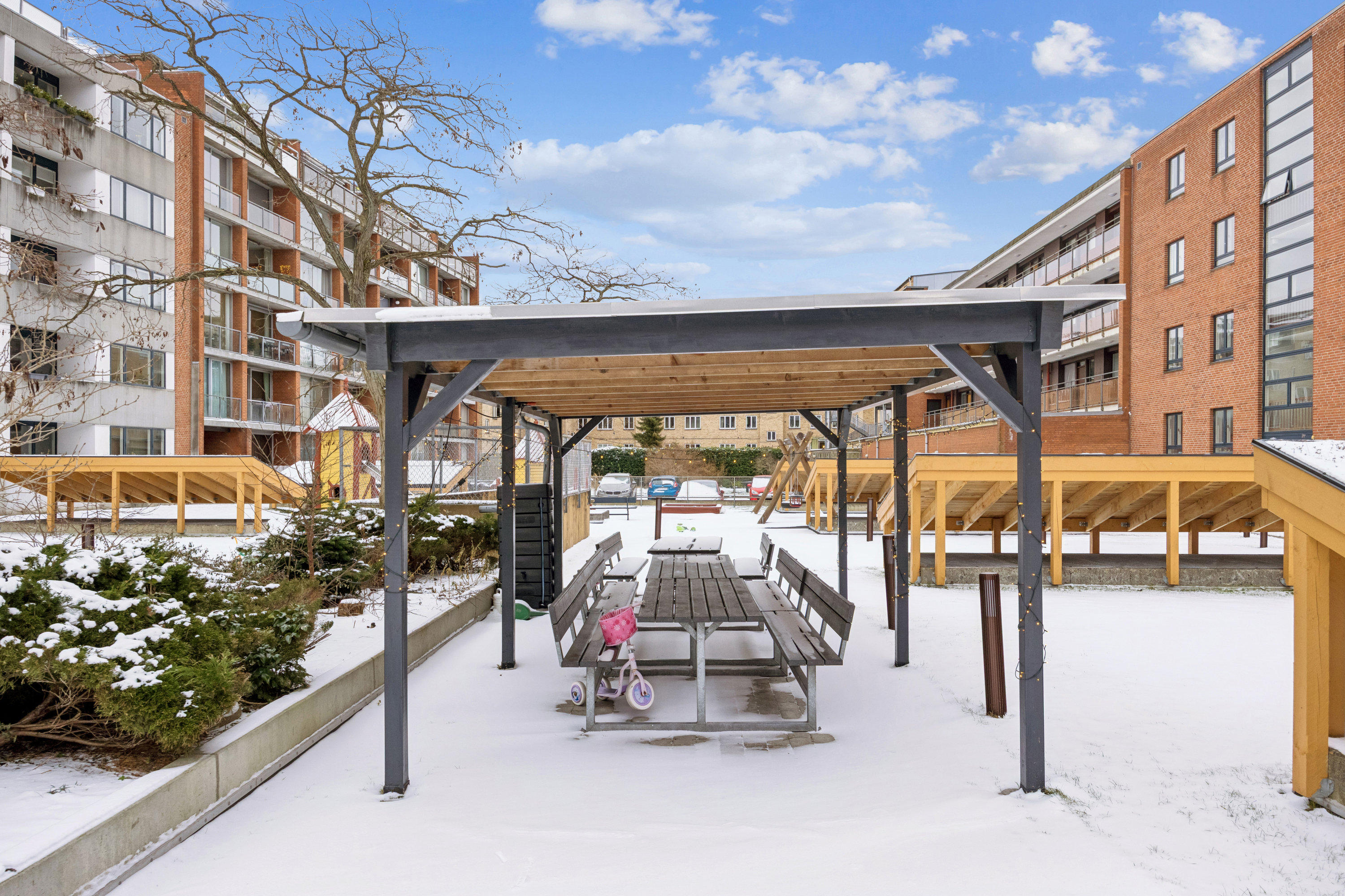 Fremhævet gårdmiljø billede i fuldskærmstilstand. Billede af Wilkensvej 17A, 1. tv., 2000 Frederiksberg