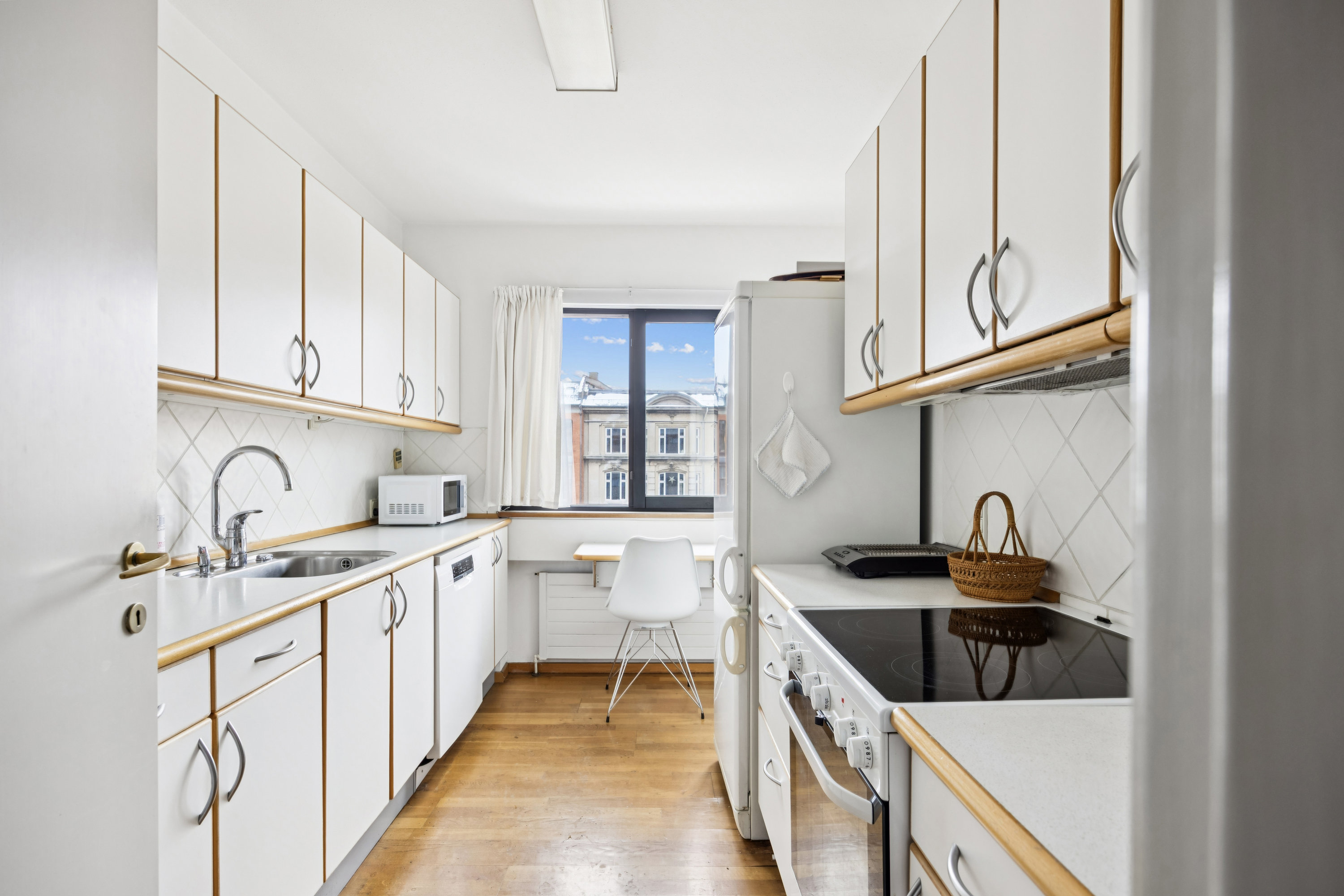 Fremhævet køkken billede i fuldskærmstilstand. Billede af Frederiksberg Alle 43, 4. tv., 1820 Frederiksberg C