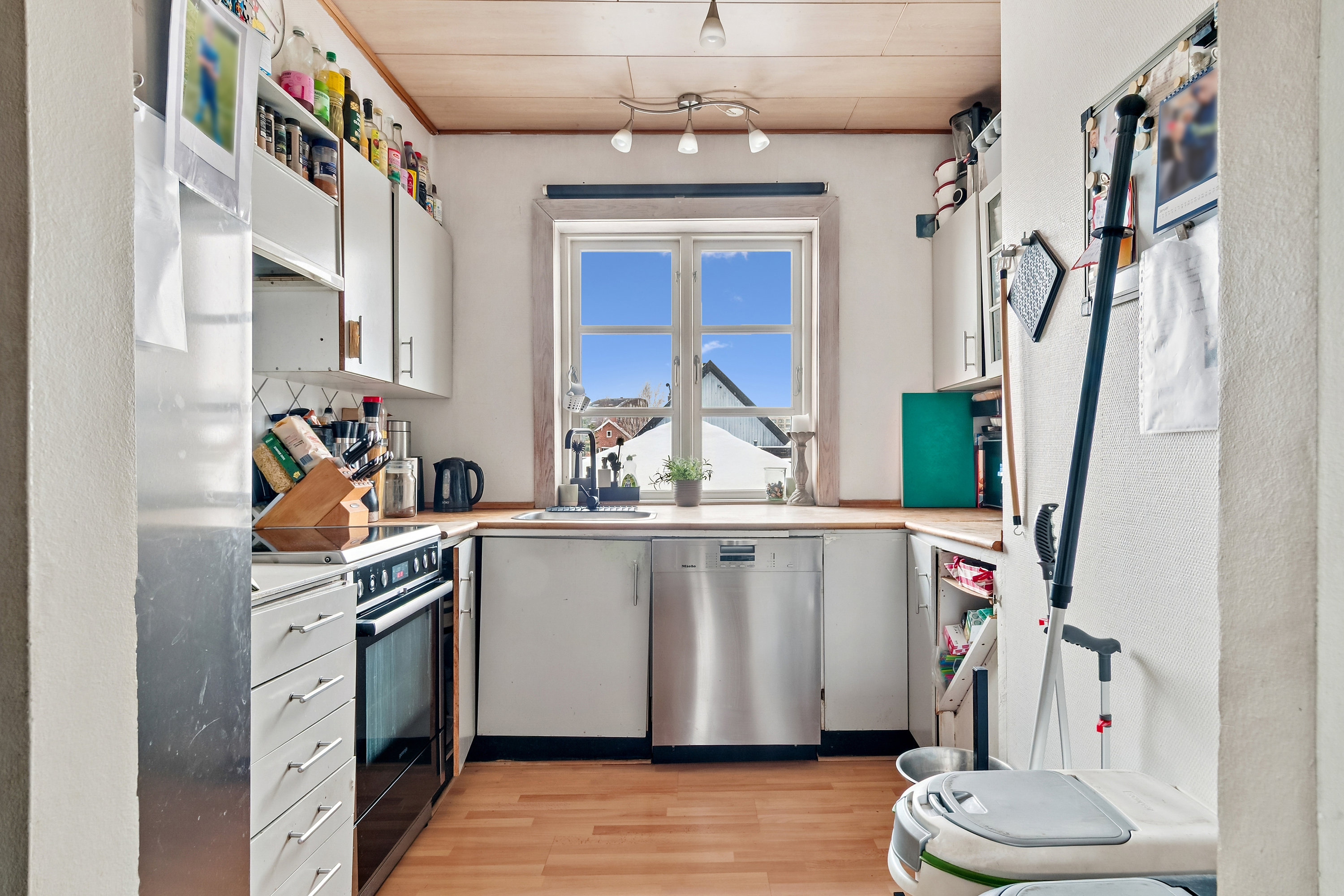 Fremhævet køkken billede i fuldskærmstilstand. Billede af Kongelundsvej 130, 2300 København S