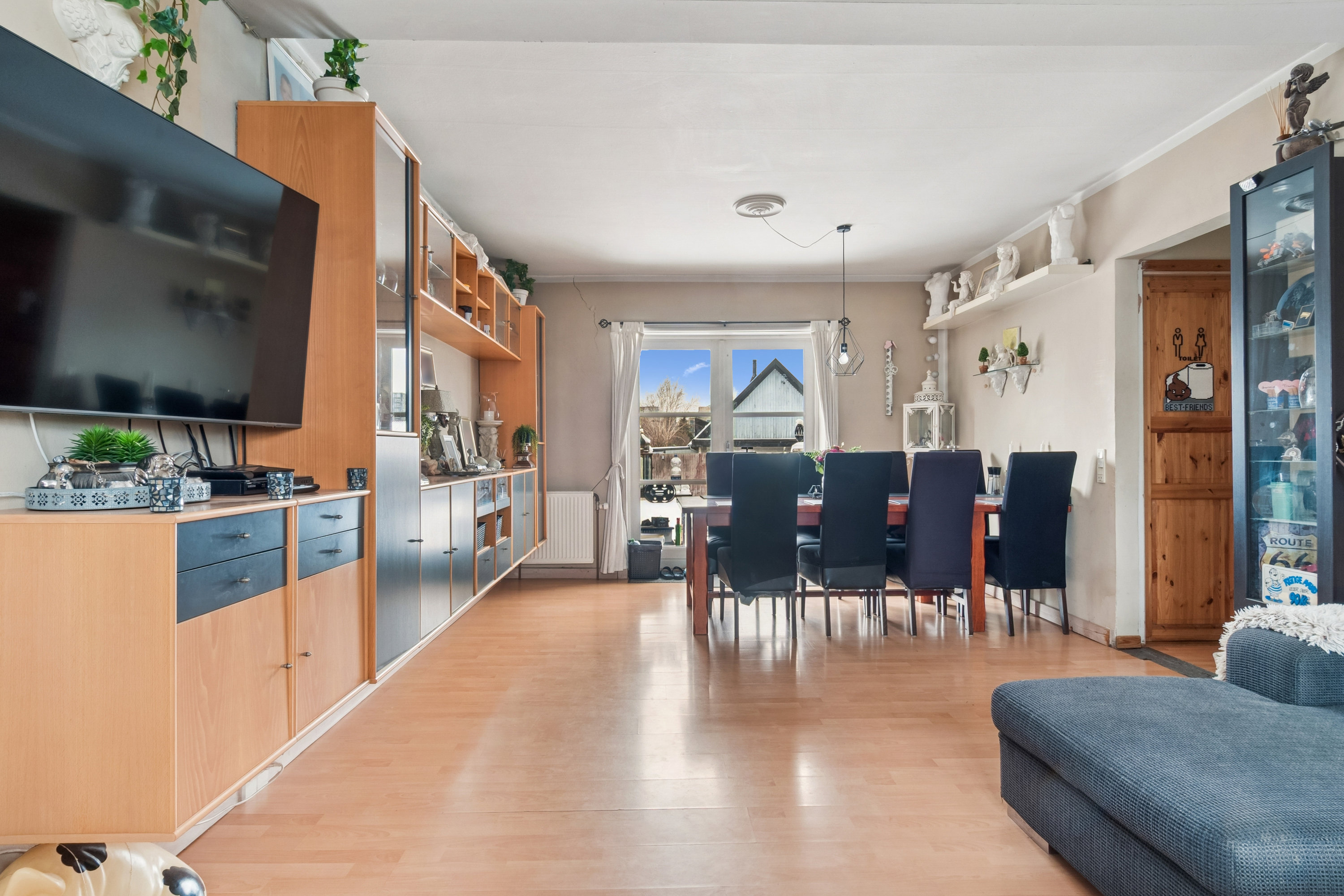 Fremhævet stue billede i fuldskærmstilstand. Billede af Kongelundsvej 130, 2300 København S