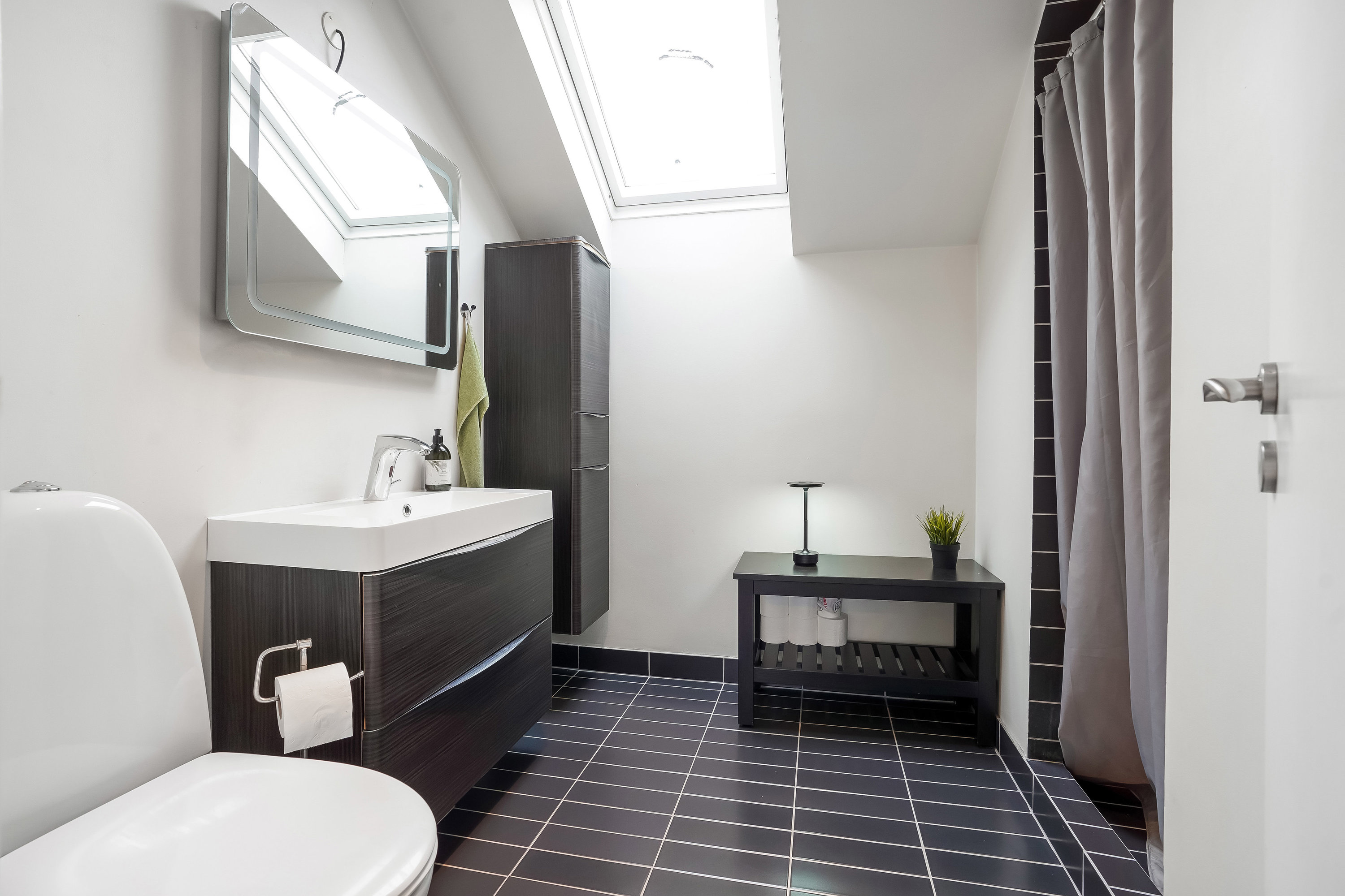 Fremhævet badeværelse billede i fuldskærmstilstand. Billede af Askvej 39, Dyrup, 5250 Odense SV