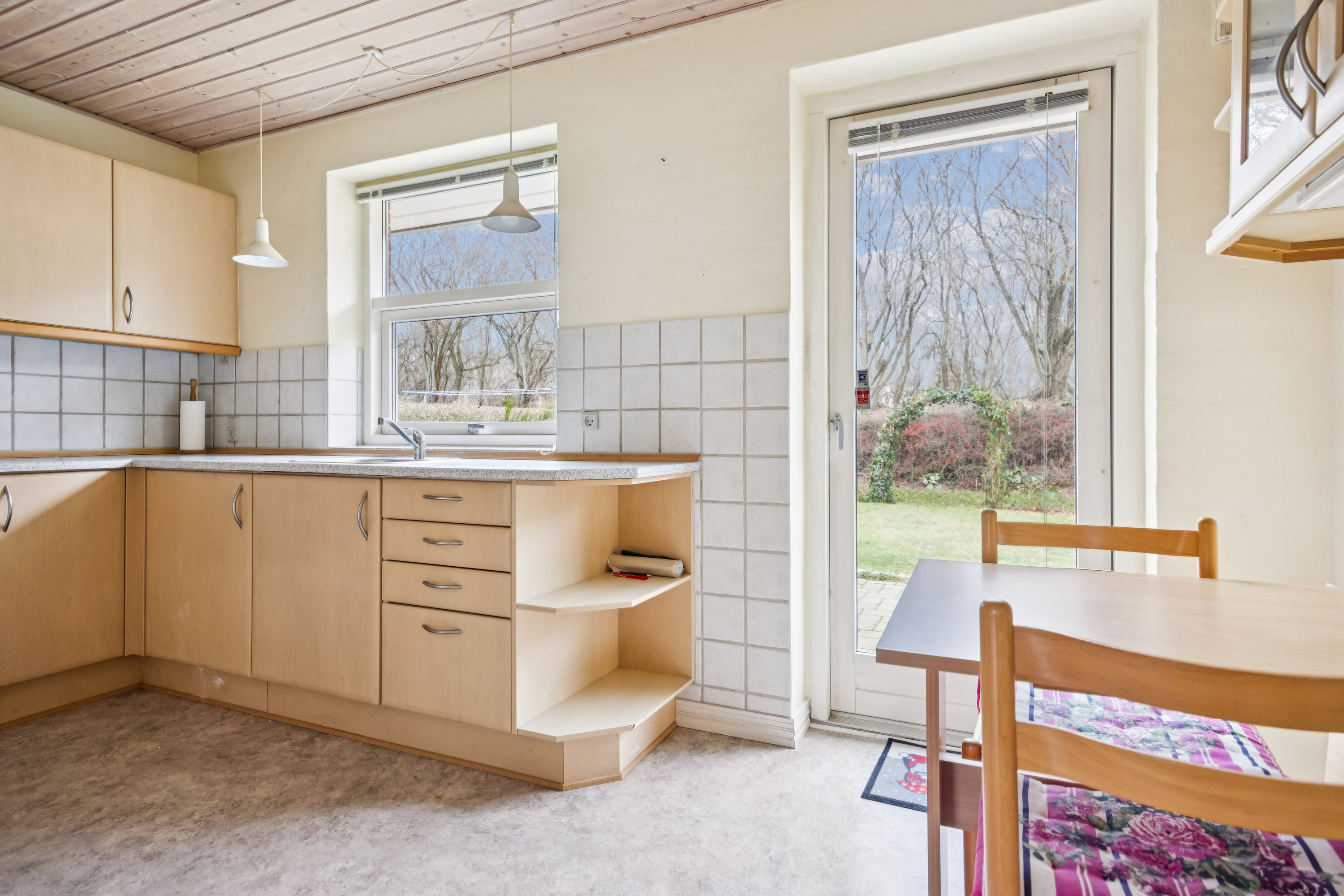 Fremhævet køkken billede i fuldskærmstilstand. Billede af Møllevangen 49, 9320 Hjallerup