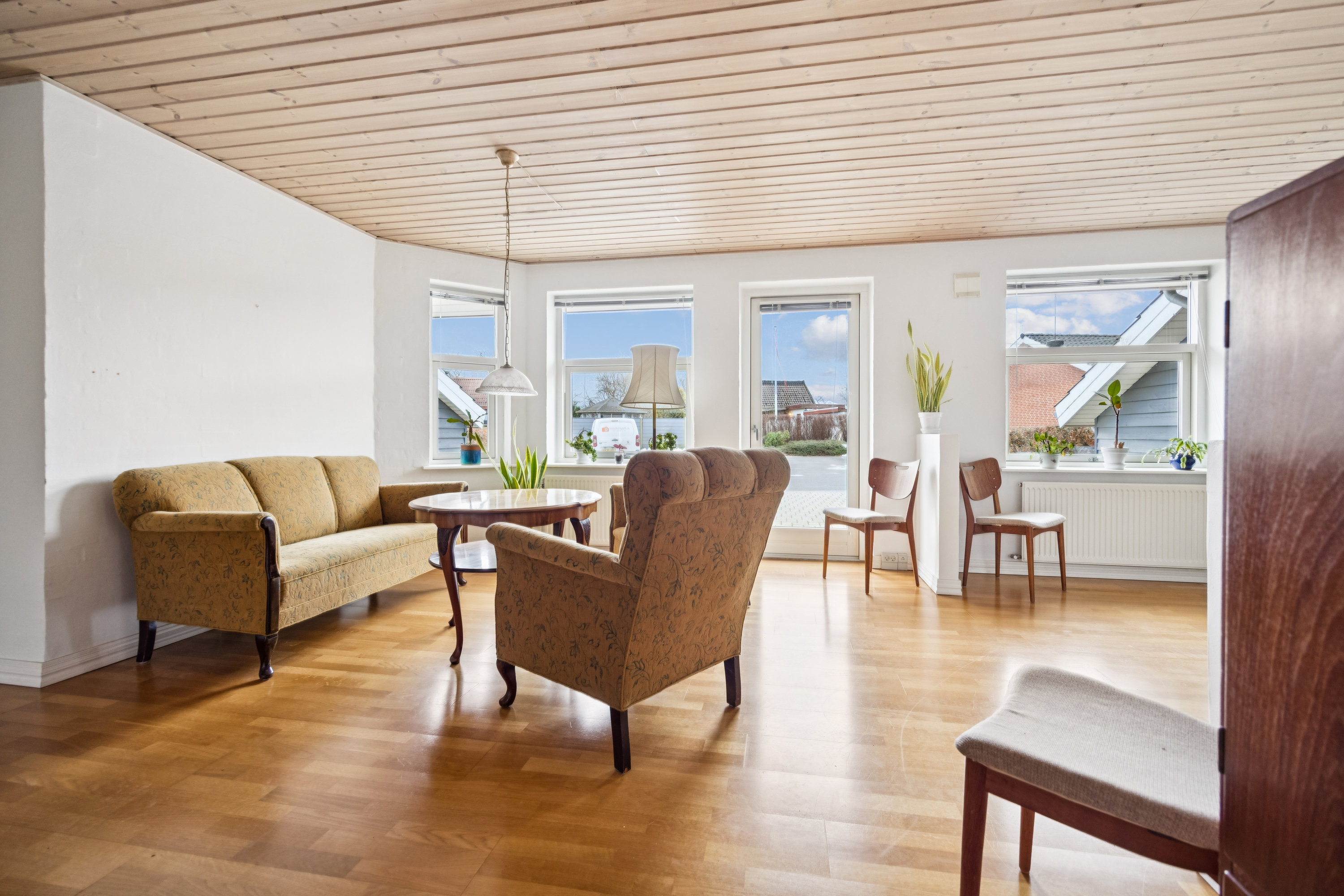 Fremhævet stue billede i fuldskærmstilstand. Billede af Møllevangen 49, 9320 Hjallerup