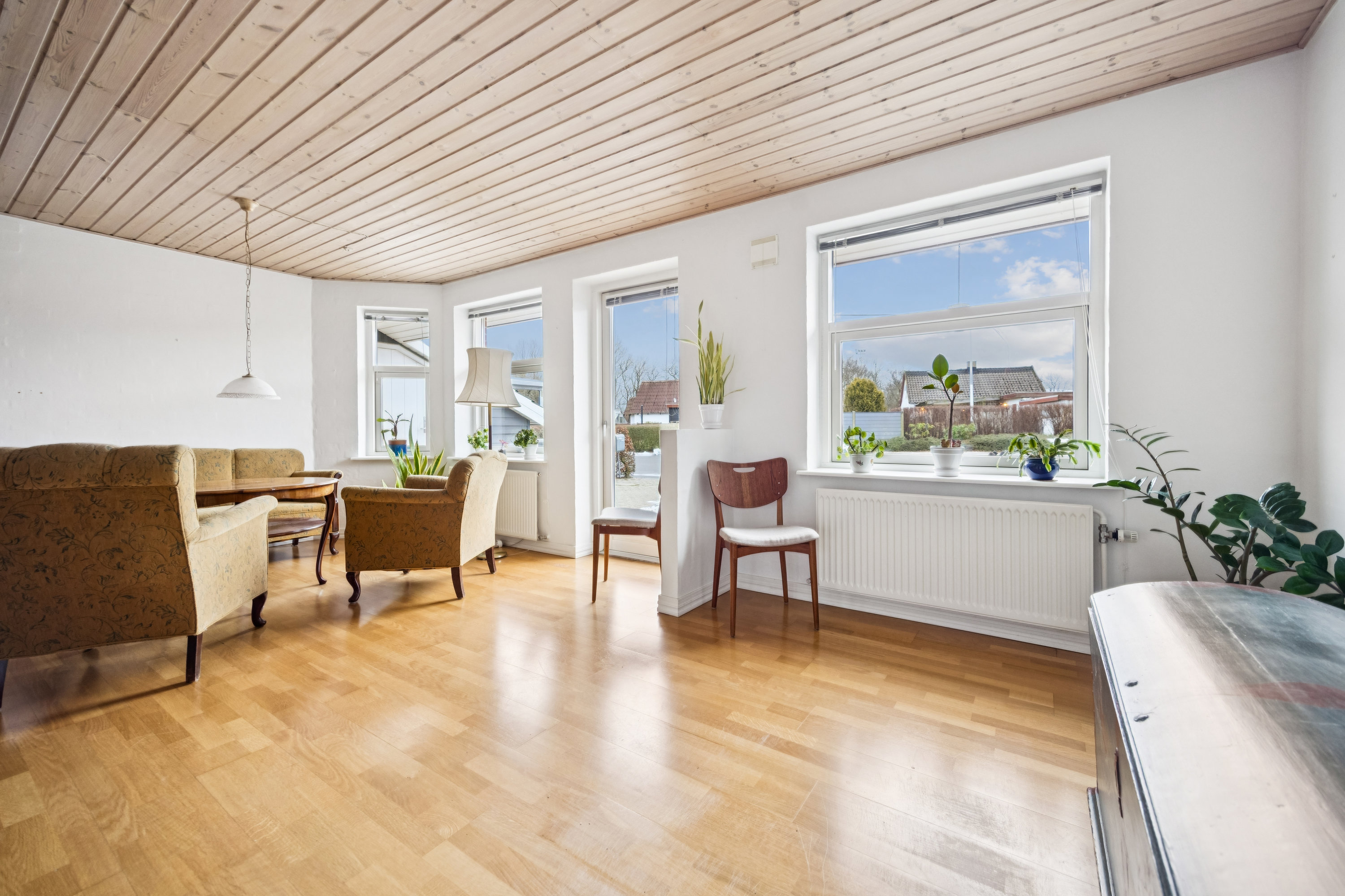 Fremhævet stue billede i fuldskærmstilstand. Billede af Møllevangen 49, 9320 Hjallerup