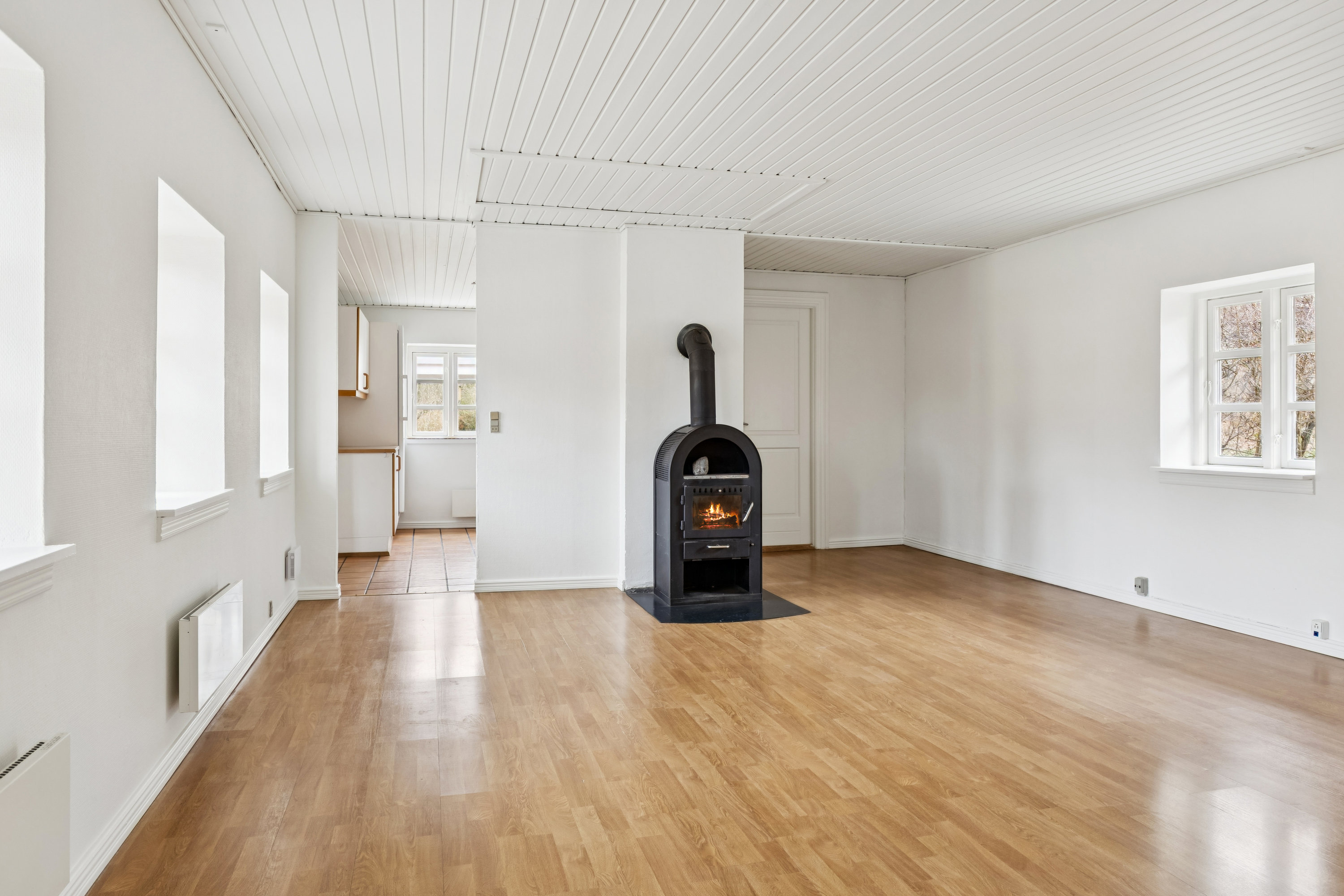 Fremhævet stue billede i fuldskærmstilstand. Billede af Skovgårdsvej 2, Løgtved, 4470 Svebølle