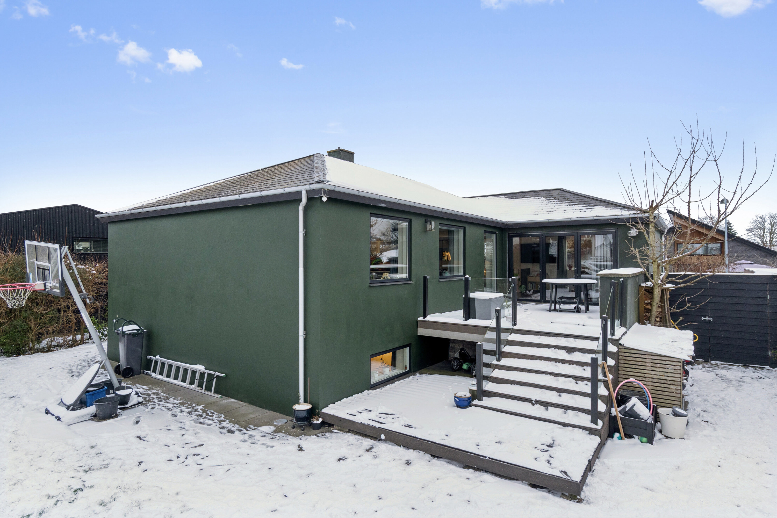 Fremhævet set fra haven billede i fuldskærmstilstand. Billede af Glimvej 13, 2650 Hvidovre