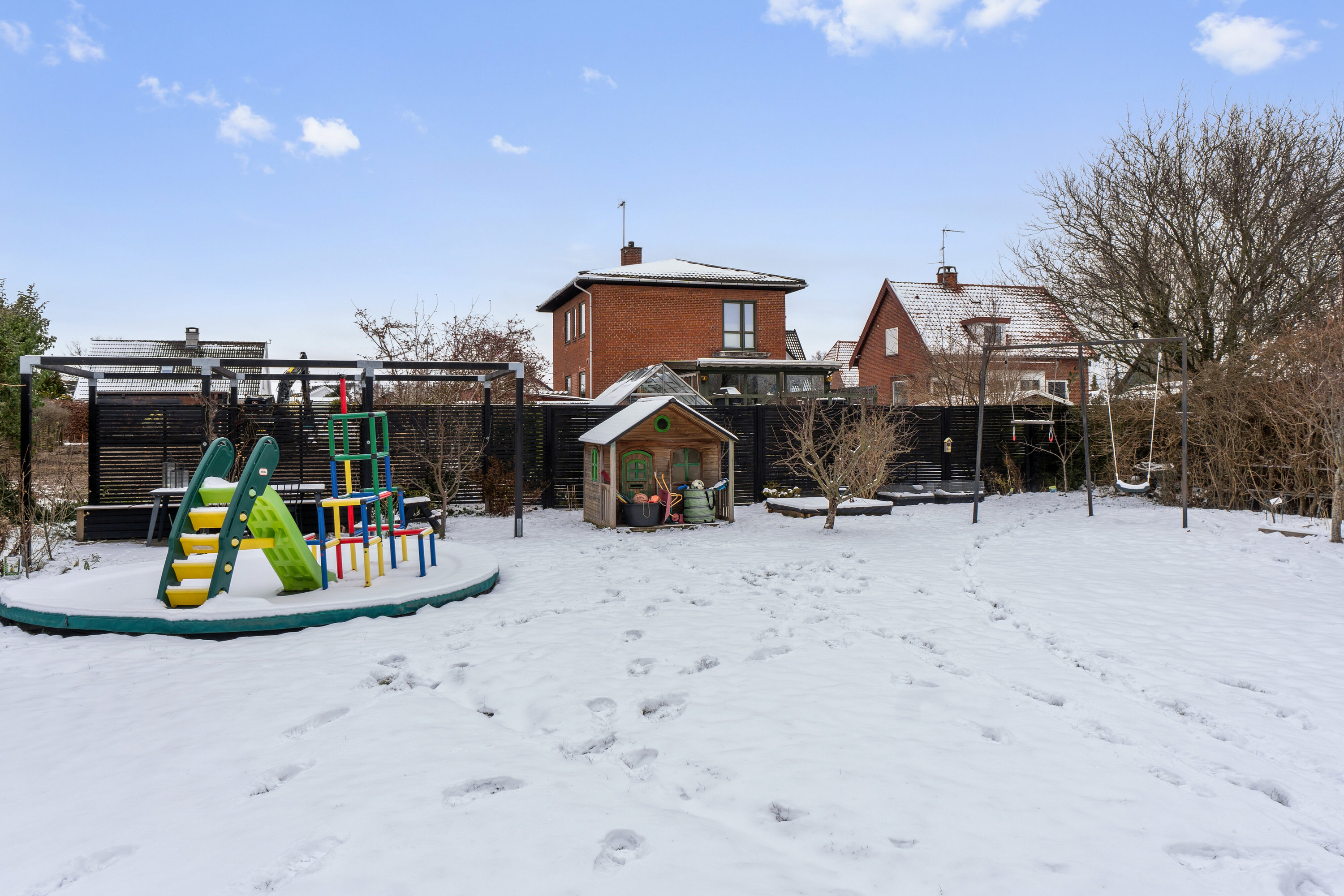 Fremhævet udendørs billede i fuldskærmstilstand. Billede af Glimvej 13, 2650 Hvidovre