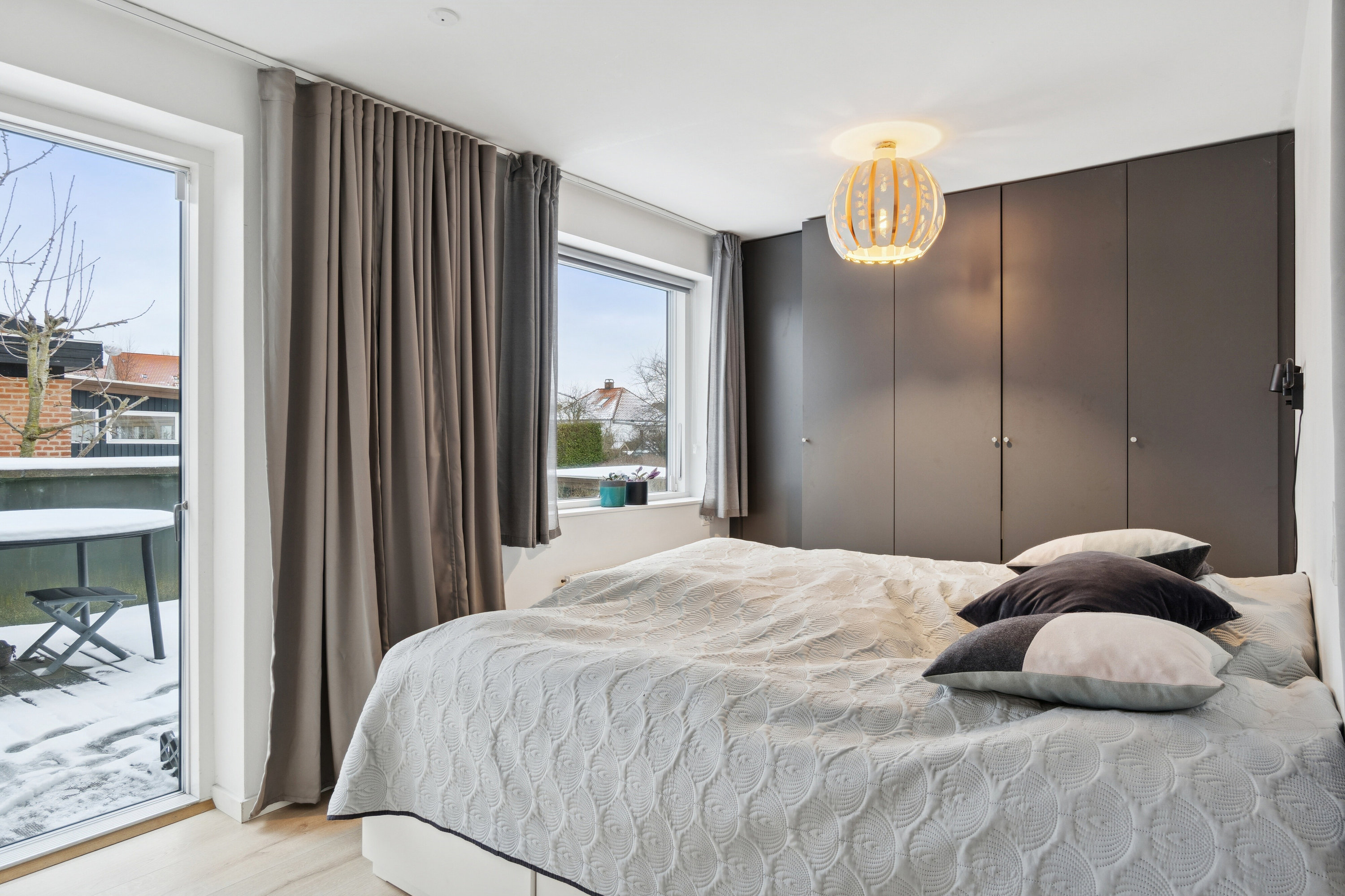 Fremhævet soveværelse billede i fuldskærmstilstand. Billede af Glimvej 13, 2650 Hvidovre