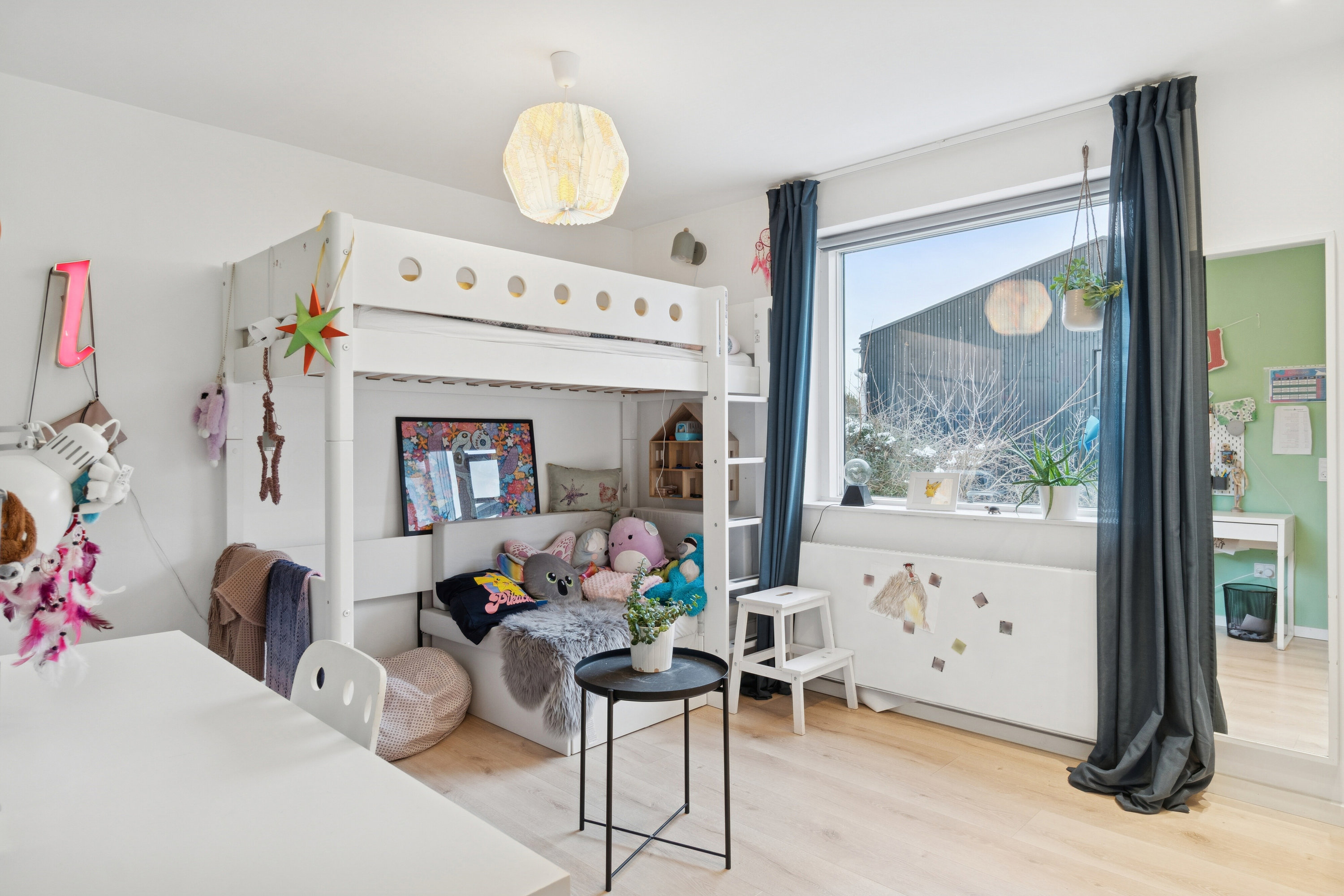 Fremhævet soveværelse billede i fuldskærmstilstand. Billede af Glimvej 13, 2650 Hvidovre