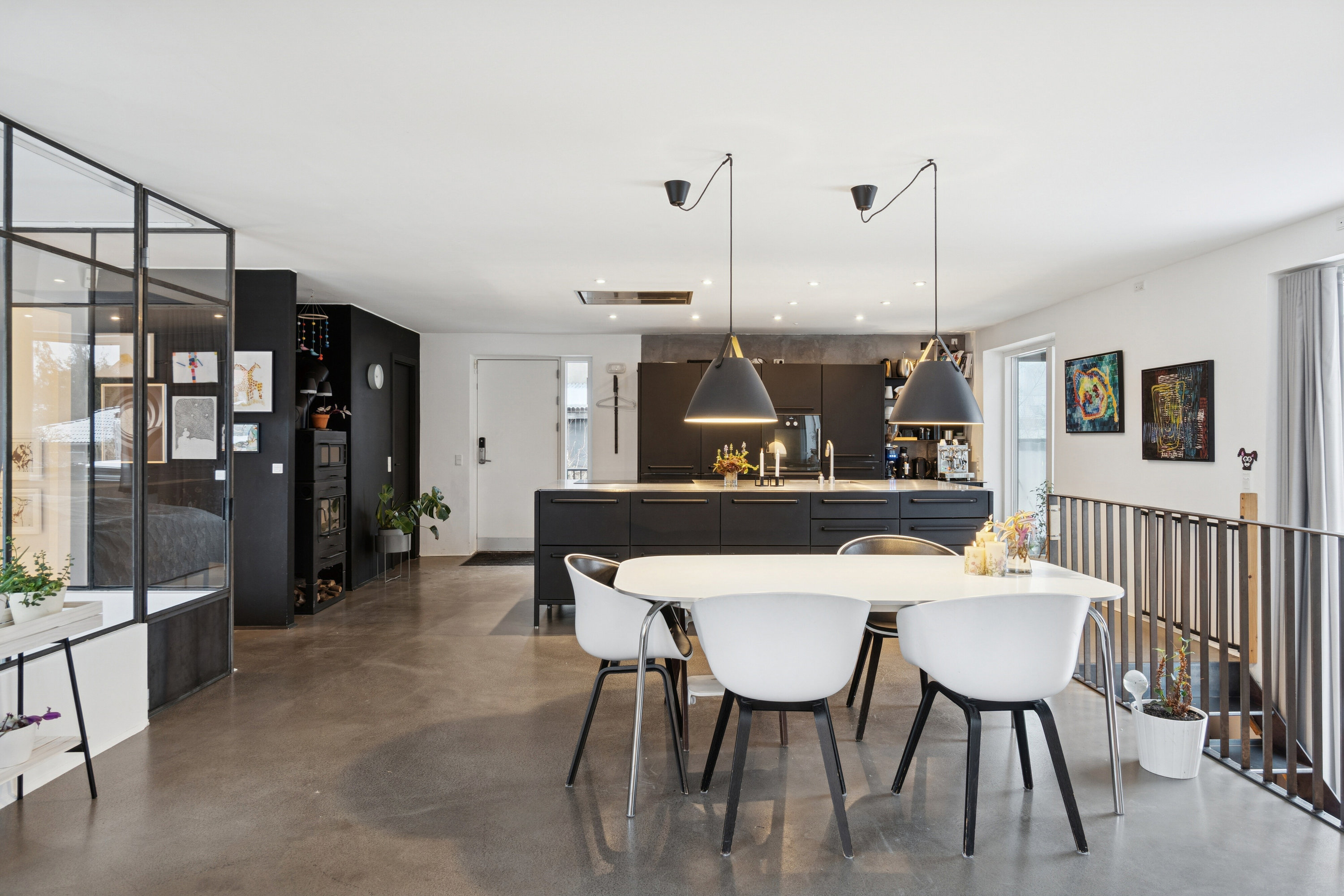 Fremhævet spisestue billede i fuldskærmstilstand. Billede af Glimvej 13, 2650 Hvidovre