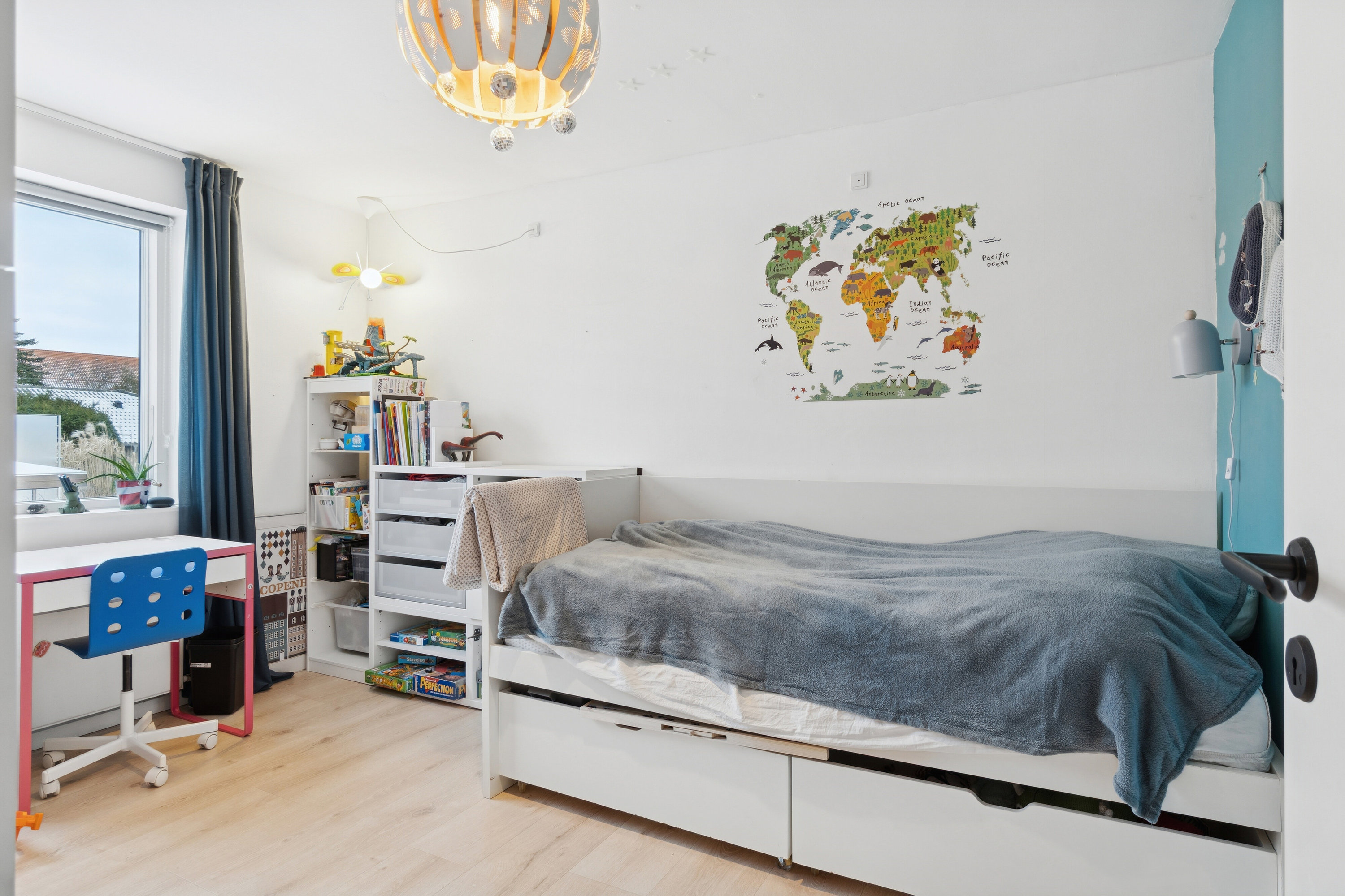 Fremhævet soveværelse billede i fuldskærmstilstand. Billede af Glimvej 13, 2650 Hvidovre