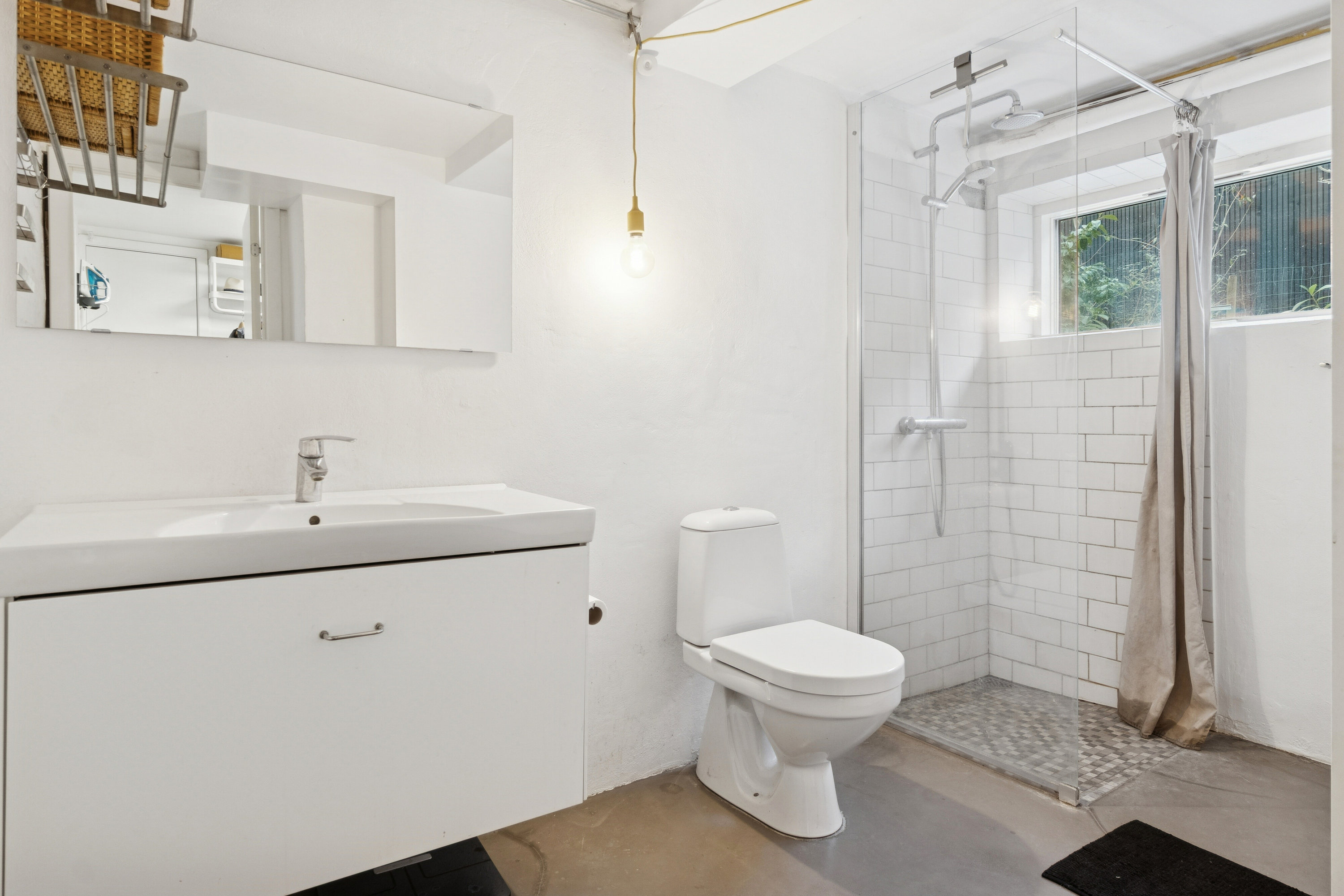 Fremhævet badeværelse billede i fuldskærmstilstand. Billede af Glimvej 13, 2650 Hvidovre