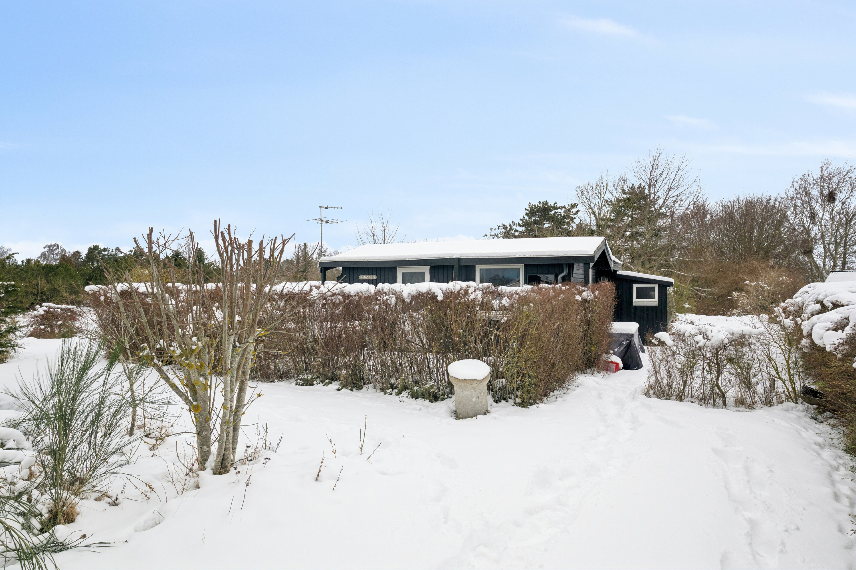 Fremhævet set fra haven billede i fuldskærmstilstand. Billede af Andebakken 1, 4760 Vordingborg