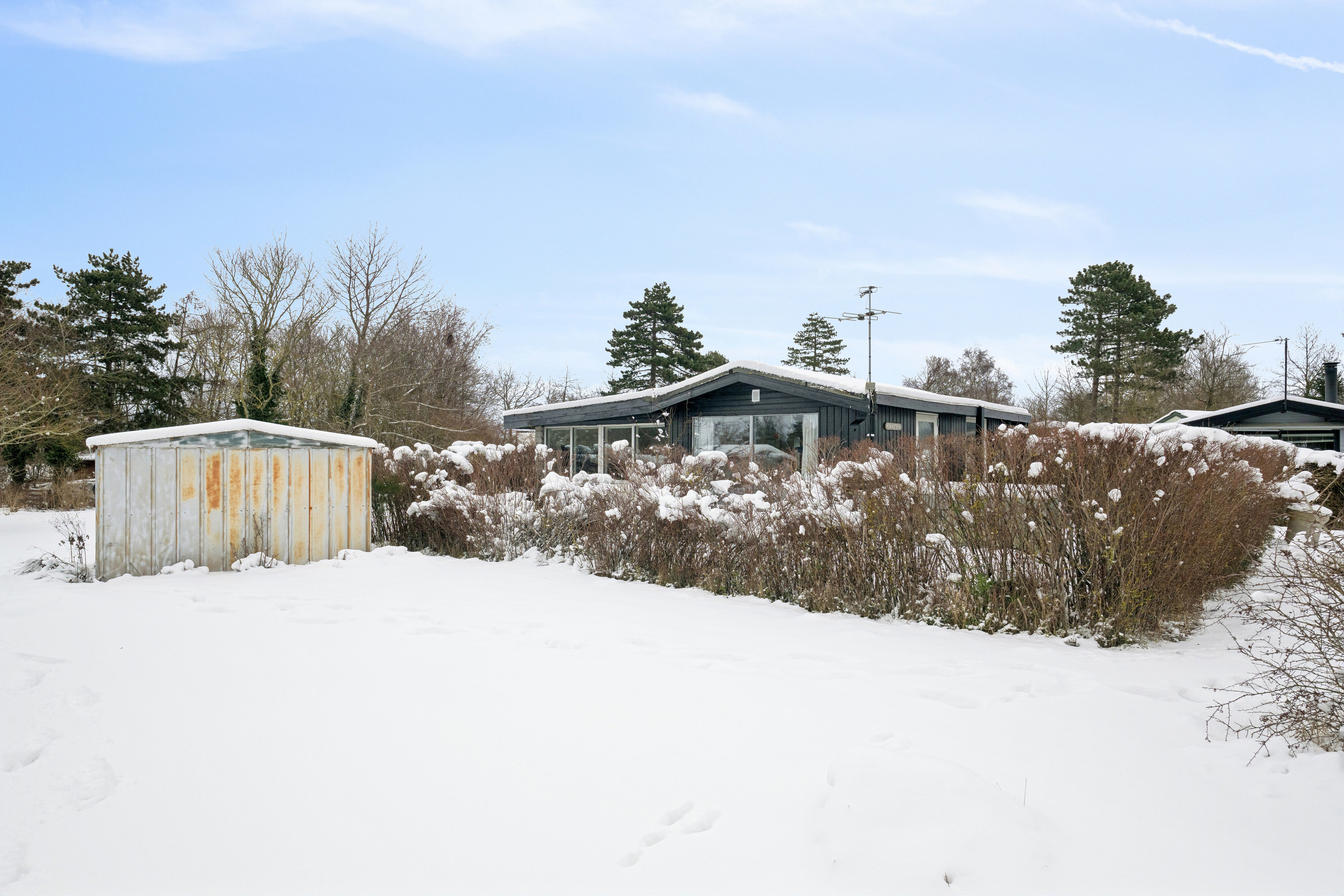 Fremhævet set fra haven billede i fuldskærmstilstand. Billede af Andebakken 1, 4760 Vordingborg