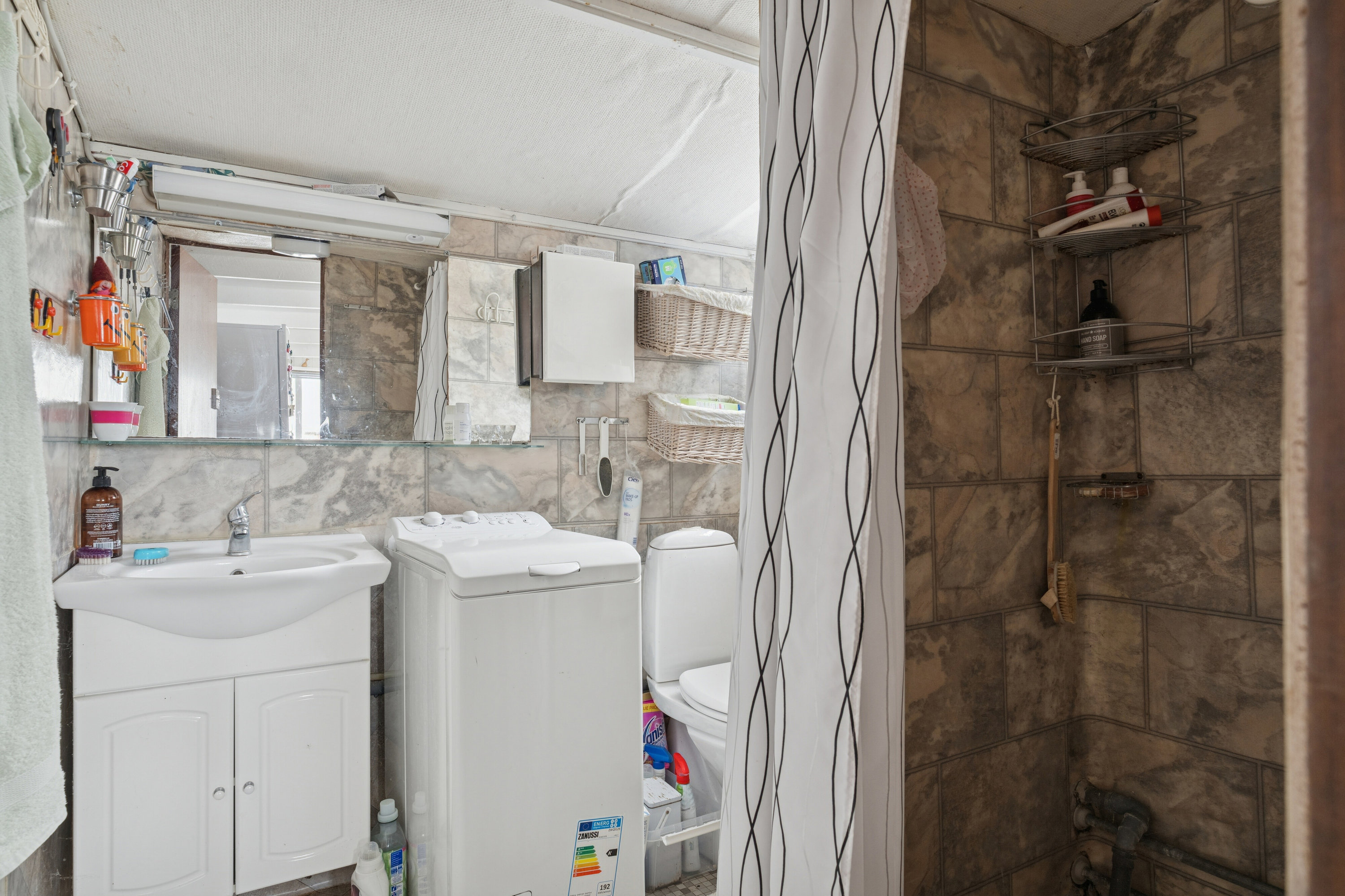 Fremhævet badeværelse billede i fuldskærmstilstand. Billede af Andebakken 1, 4760 Vordingborg