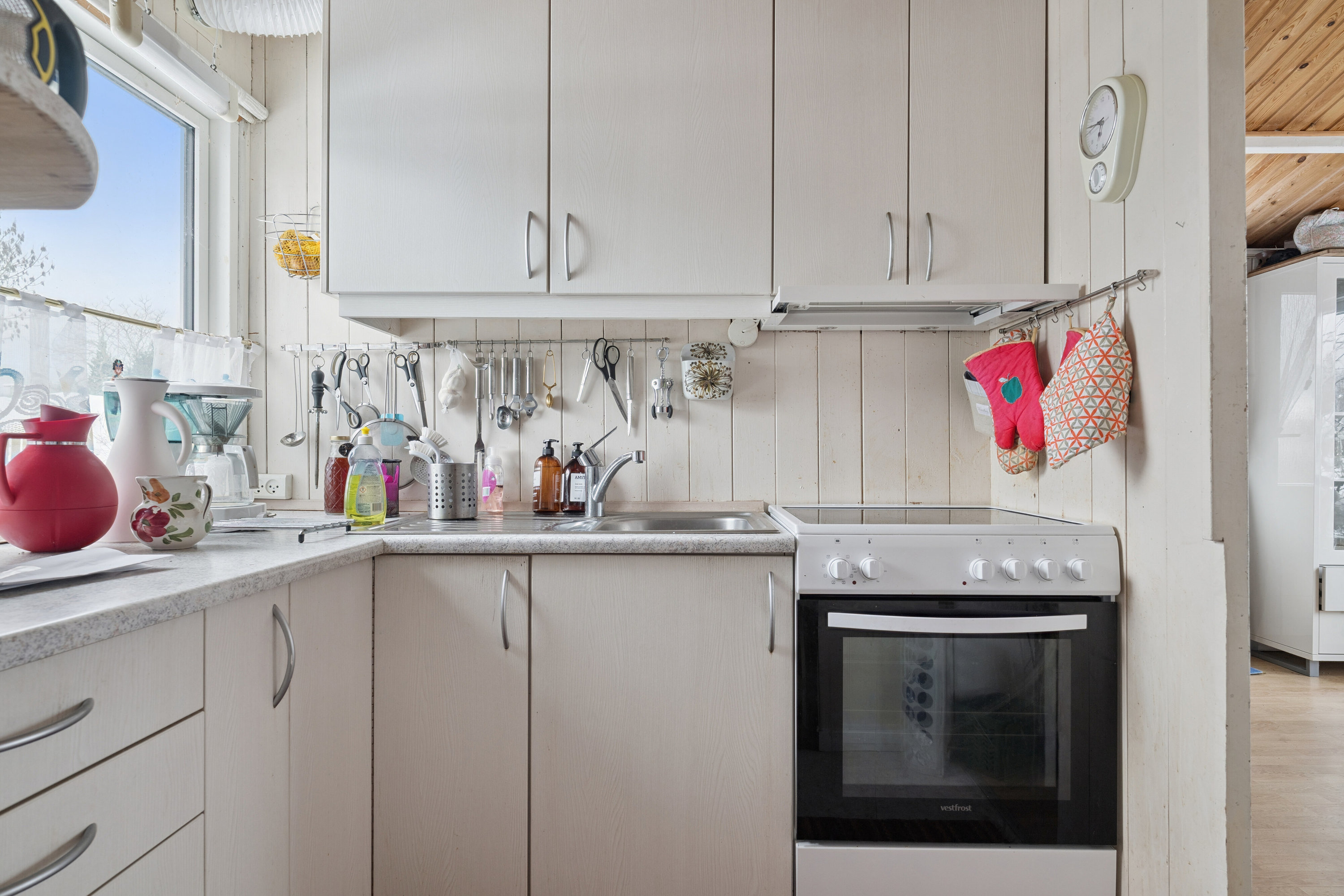 Fremhævet køkken billede i fuldskærmstilstand. Billede af Andebakken 1, 4760 Vordingborg