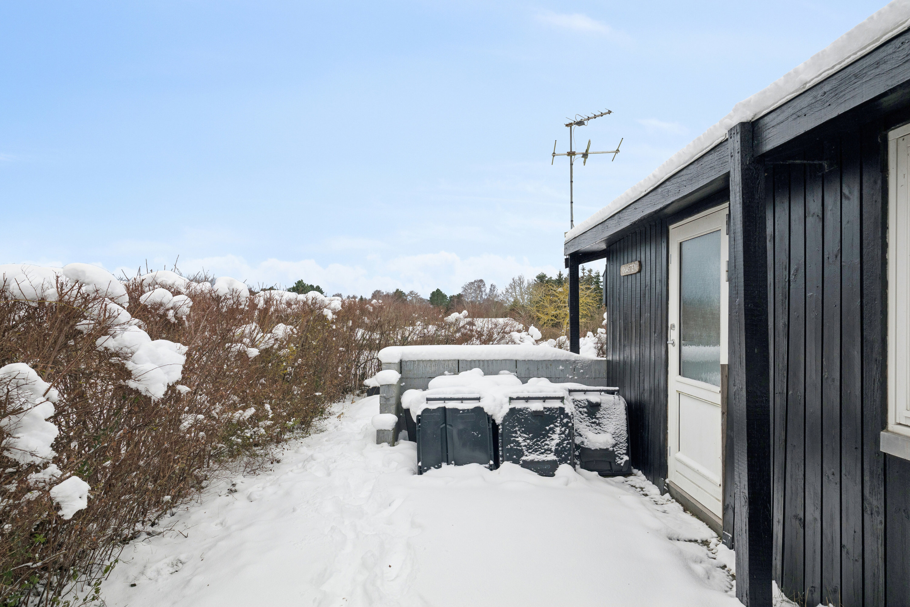 Fremhævet udendørs billede i fuldskærmstilstand. Billede af Andebakken 1, 4760 Vordingborg