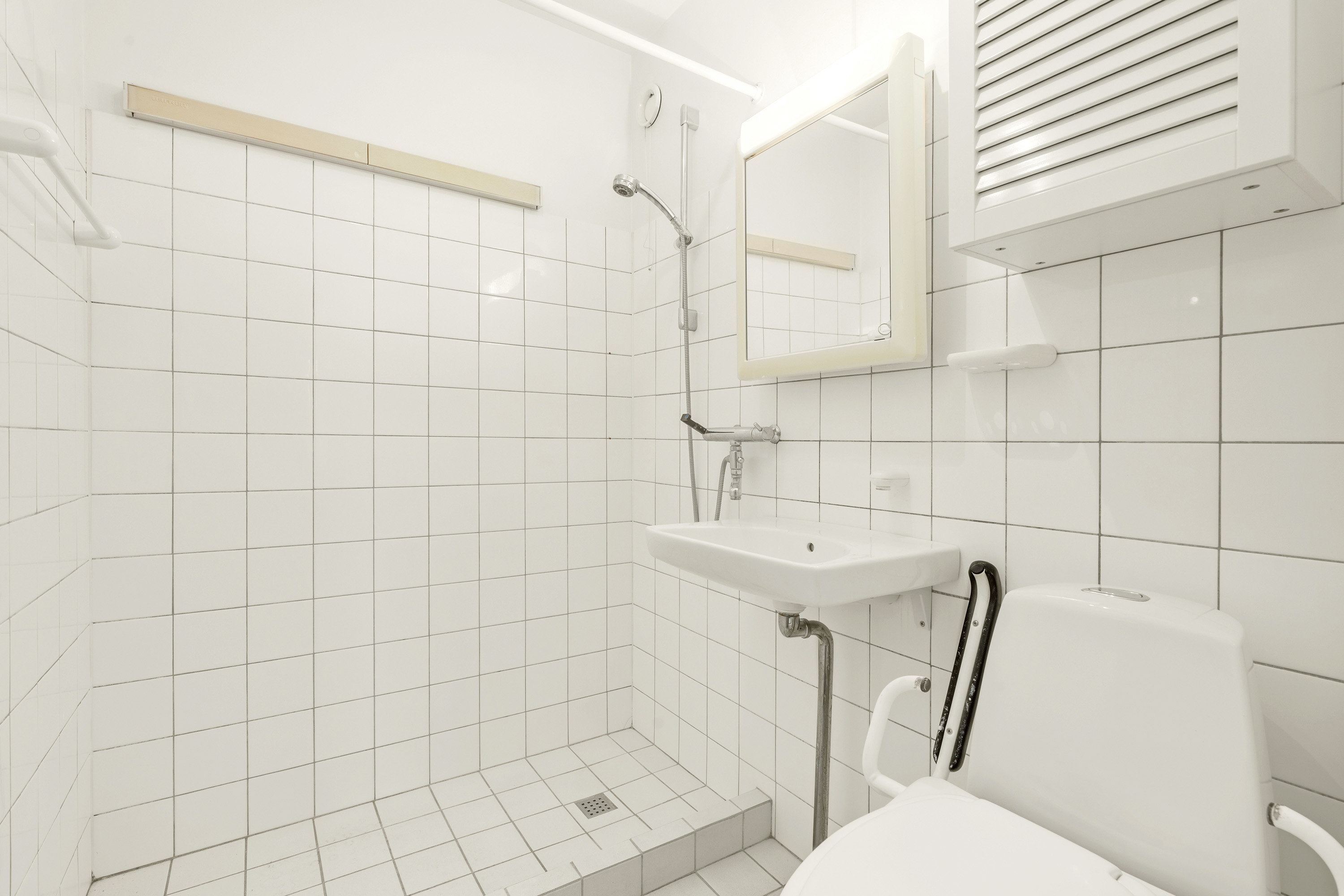 Fremhævet badeværelse billede i fuldskærmstilstand. Billede af Hørsholm Park 11, 4. tv., 2970 Hørsholm