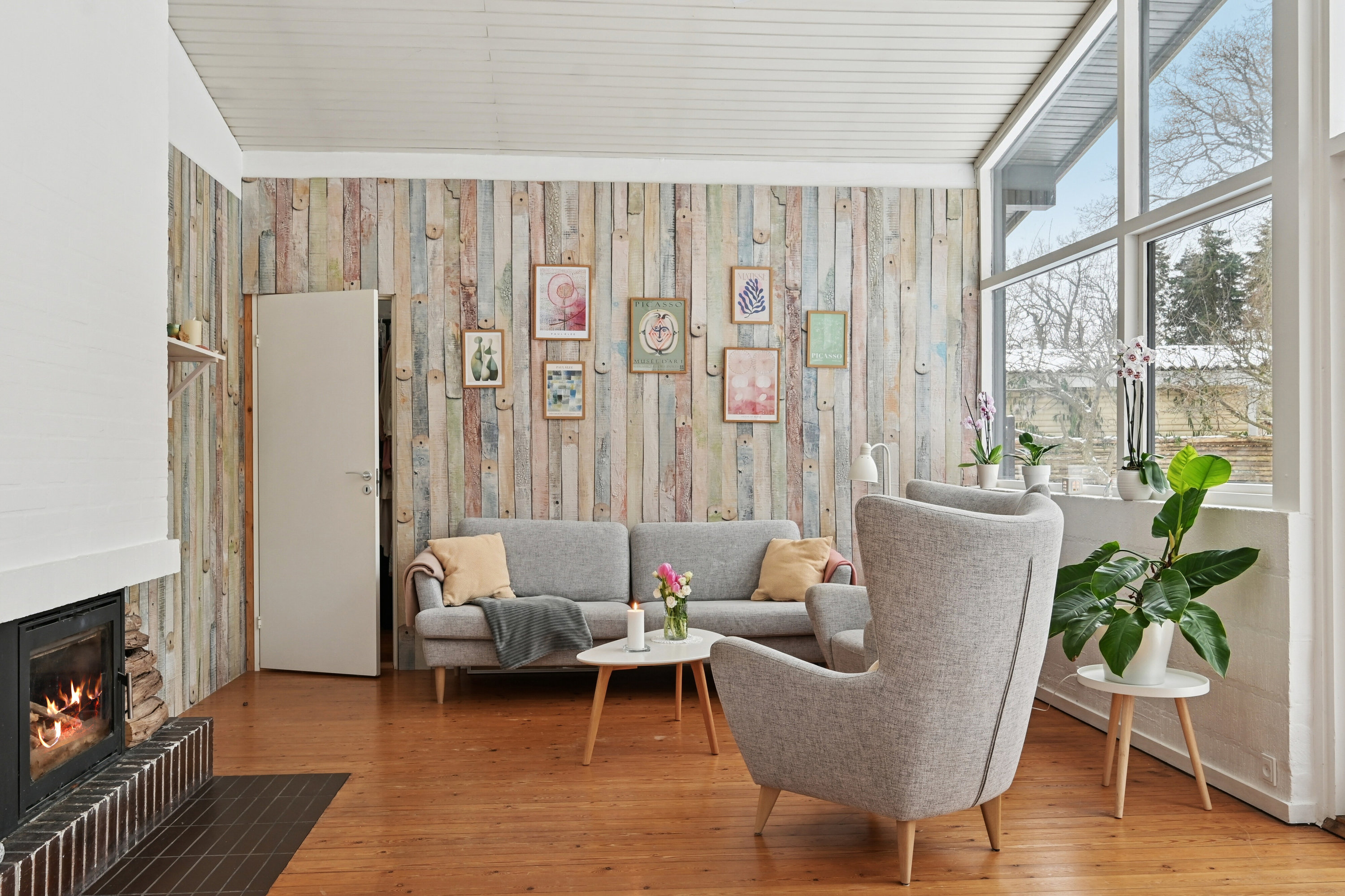 Fremhævet stue billede i fuldskærmstilstand. Billede af Toftemosevej 39, 3100 Hornbæk