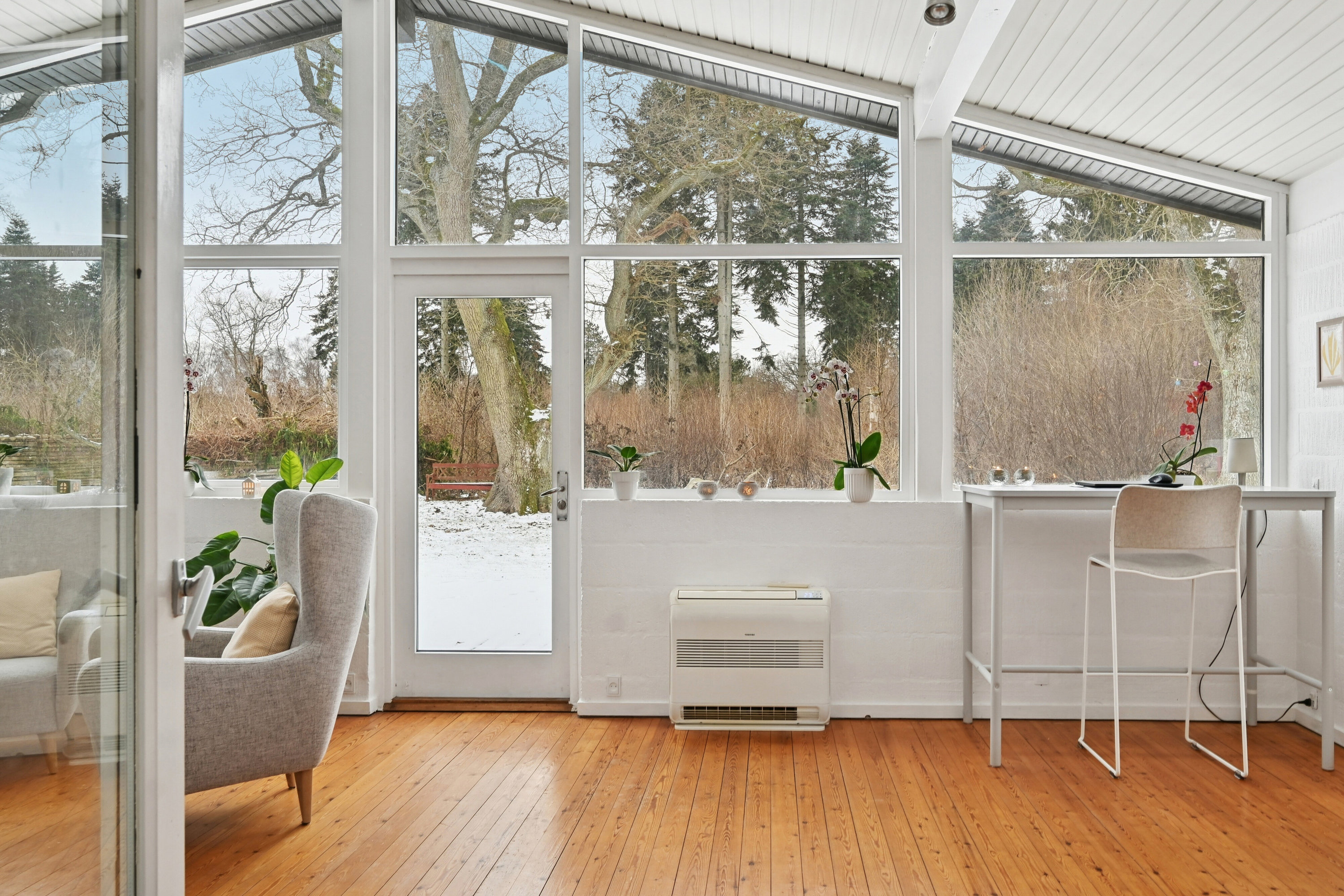 Fremhævet stue billede i fuldskærmstilstand. Billede af Toftemosevej 39, 3100 Hornbæk