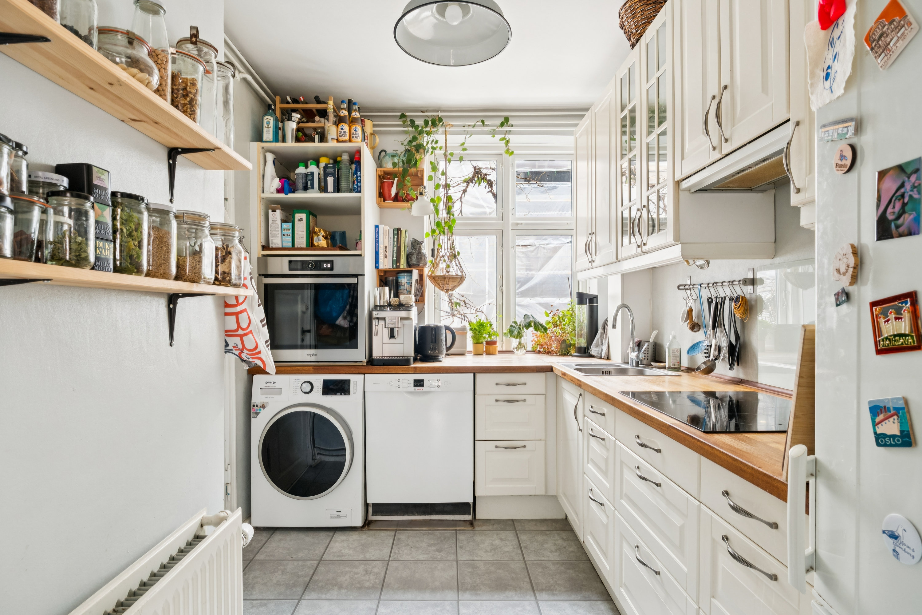 Fremhævet køkken billede i fuldskærmstilstand. Billede af Otto Mallings Gade 4, 3. th., 2100 København Ø