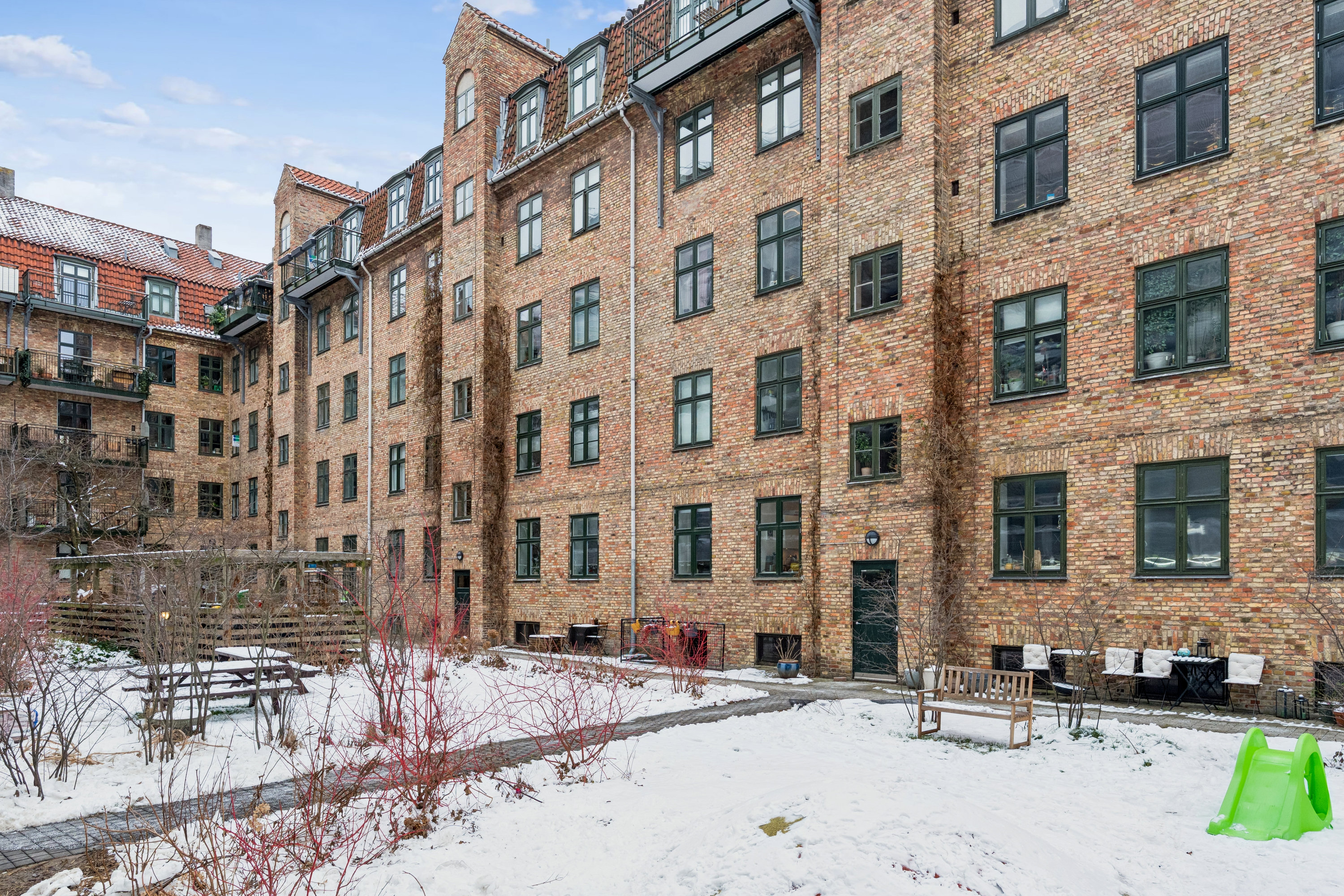 Fremhævet andet billede i fuldskærmstilstand. Billede af Otto Mallings Gade 4, 3. th., 2100 København Ø