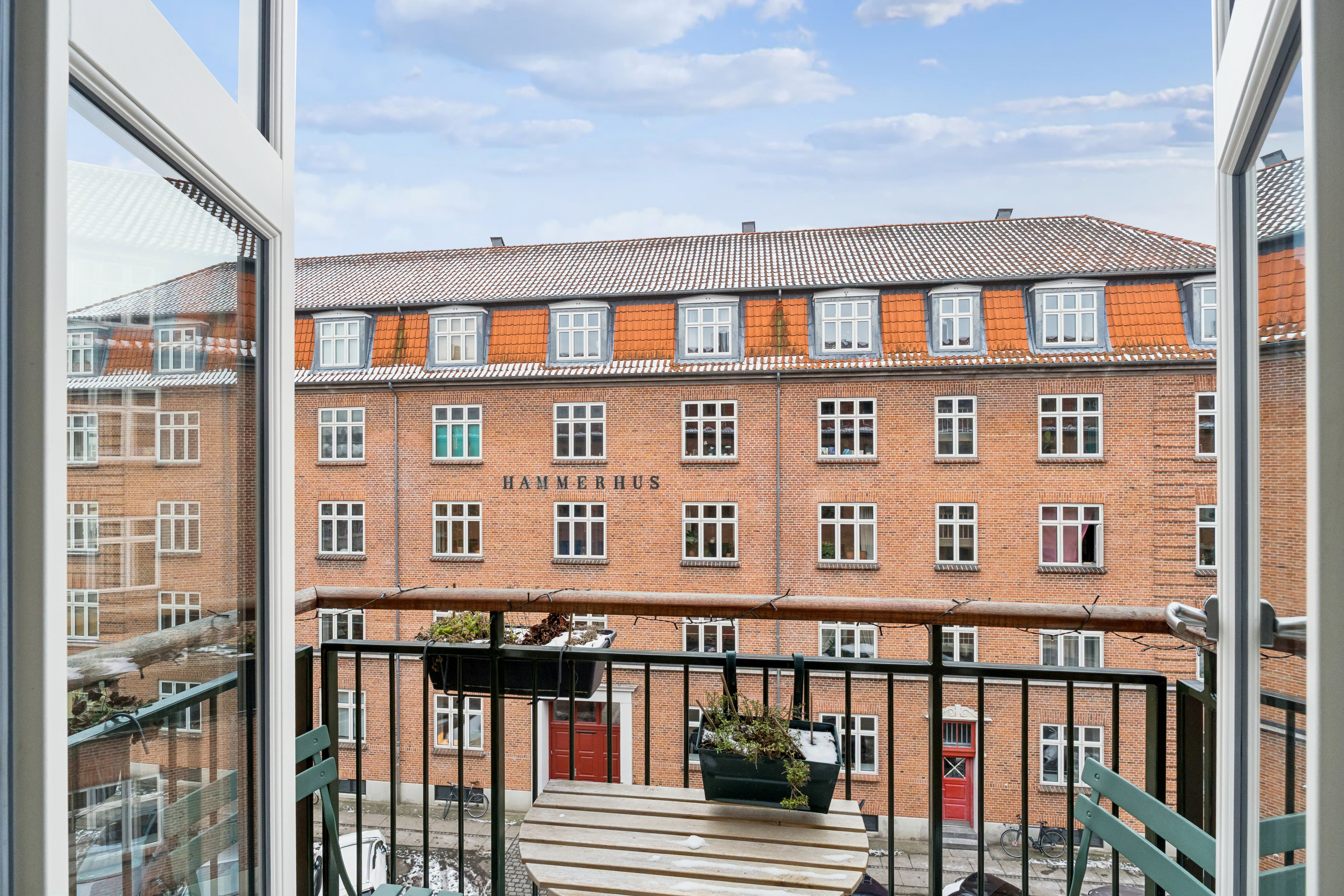 Fremhævet altan billede i fuldskærmstilstand. Billede af Otto Mallings Gade 4, 3. th., 2100 København Ø