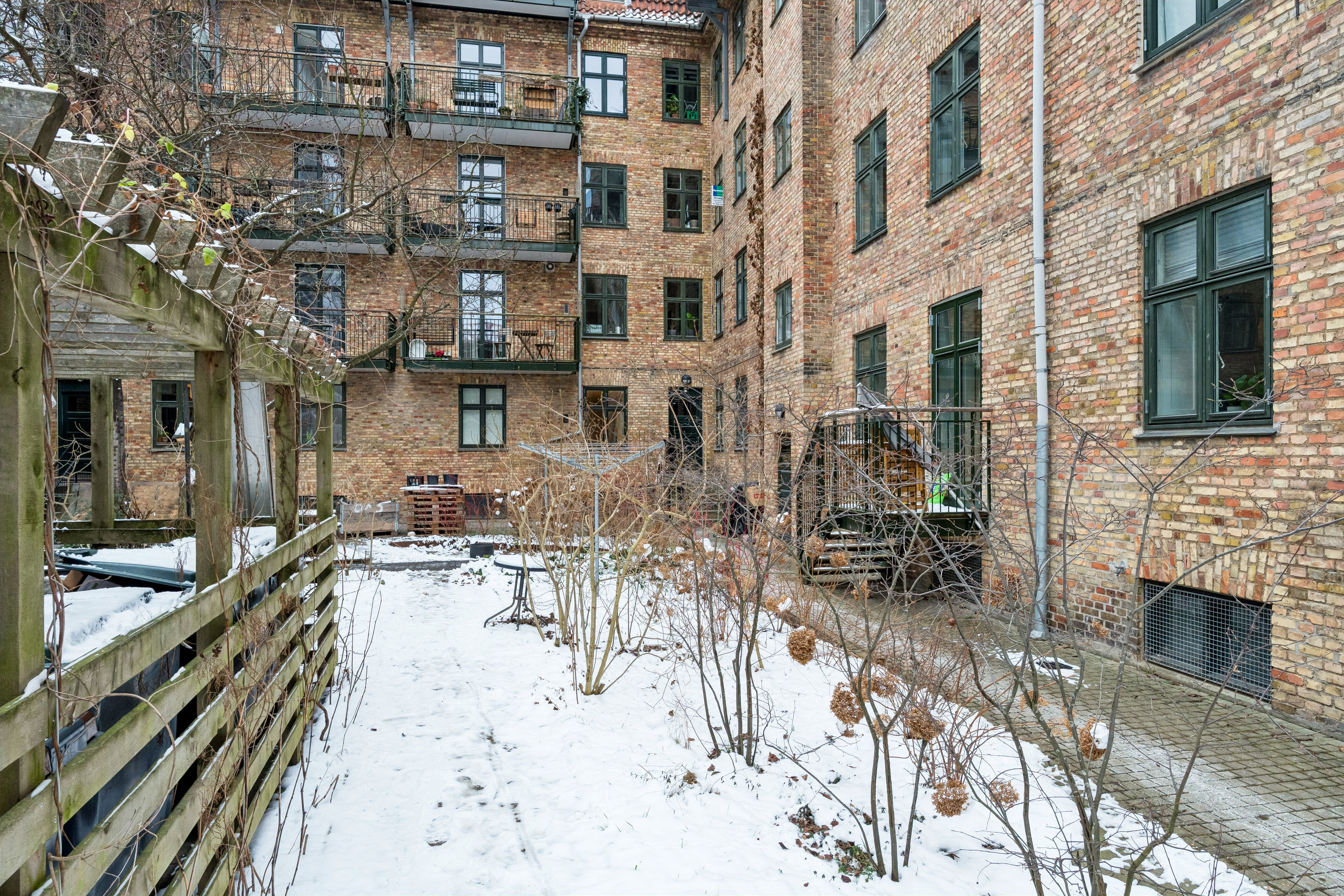 Fremhævet andet billede i fuldskærmstilstand. Billede af Otto Mallings Gade 4, 3. th., 2100 København Ø