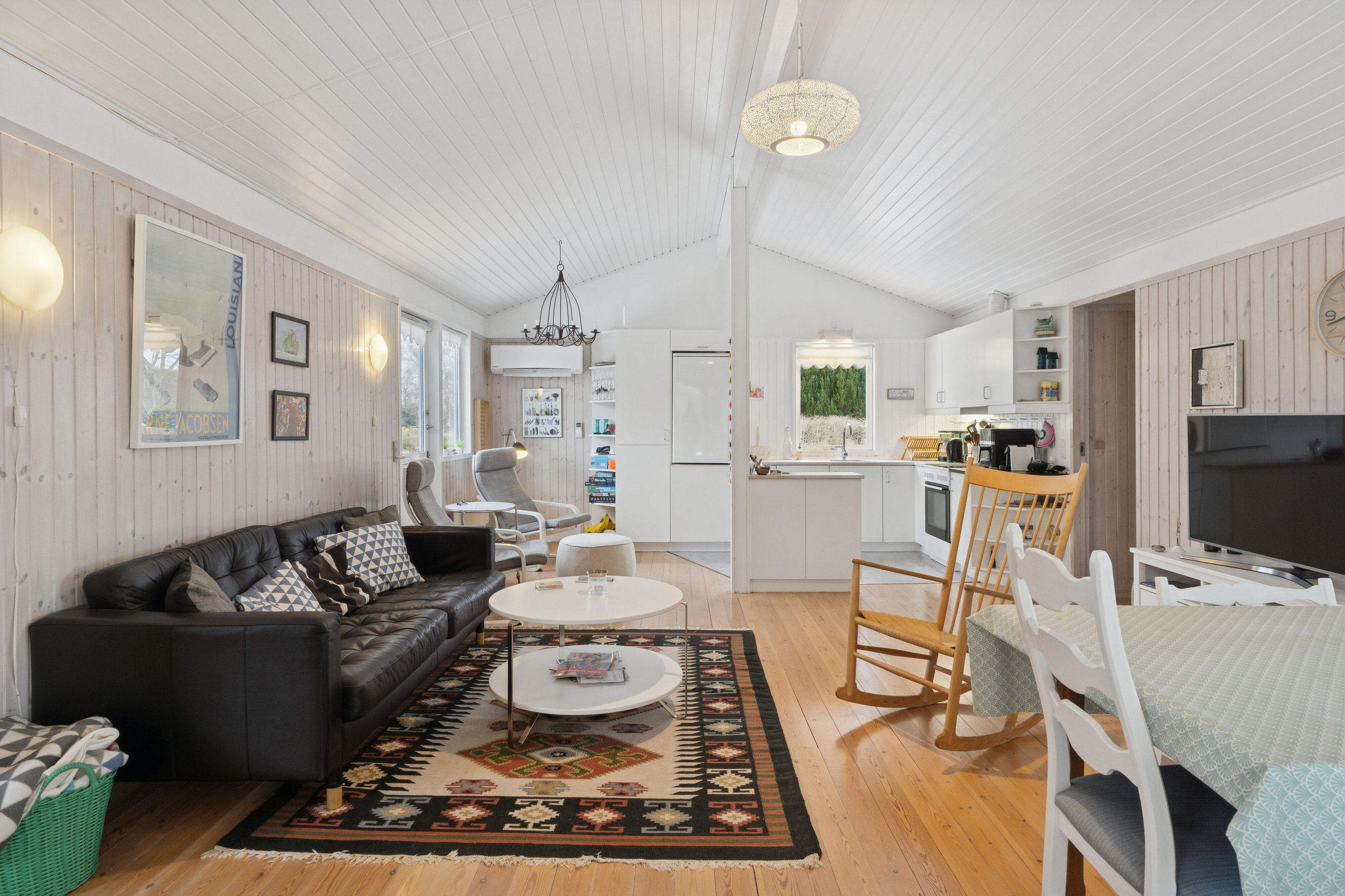 Fremhævet stue billede i fuldskærmstilstand. Billede af Fasanvej 67, Villingerød, 3120 Dronningmølle