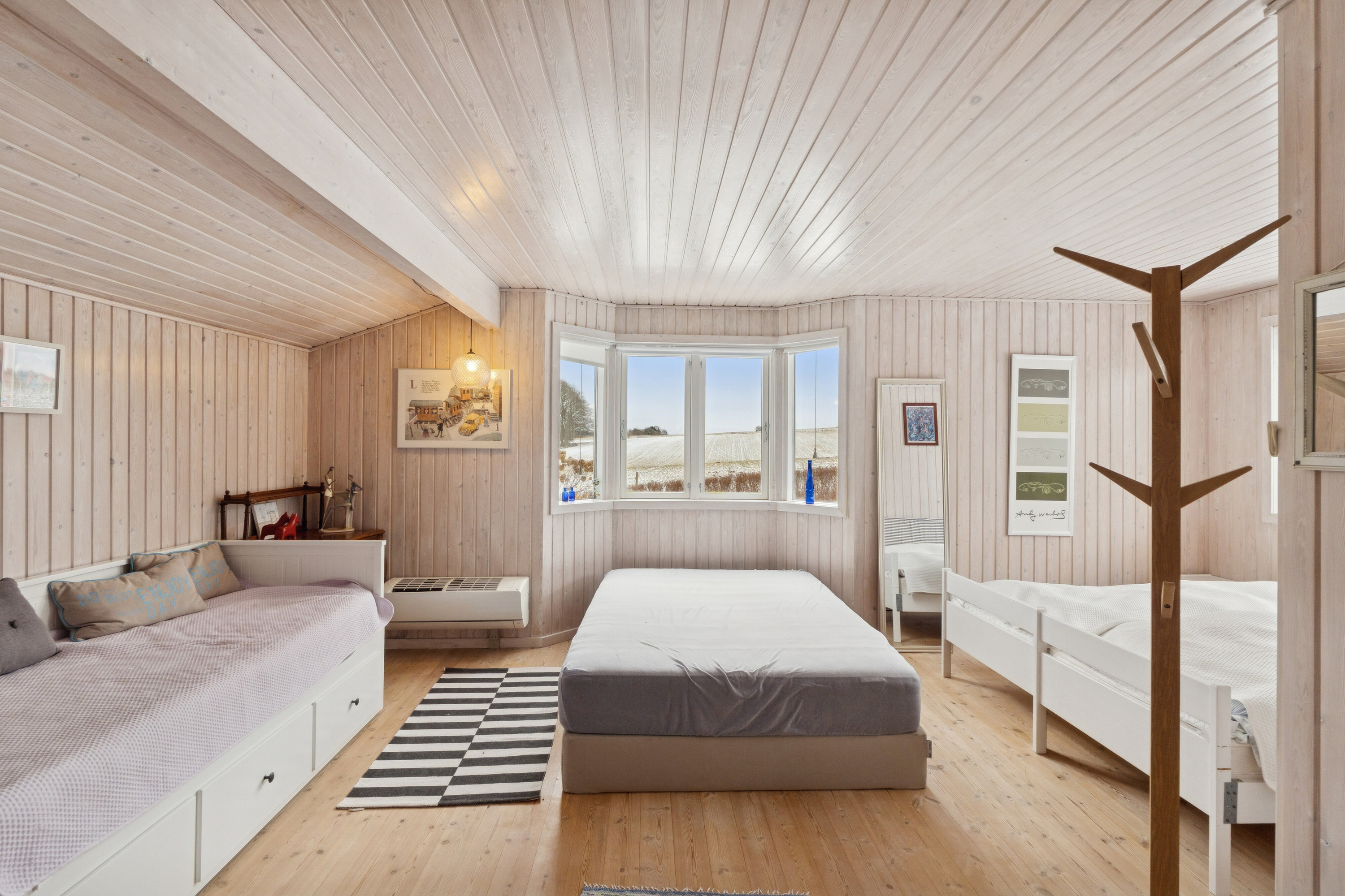 Fremhævet soveværelse billede i fuldskærmstilstand. Billede af Fasanvej 67, Villingerød, 3120 Dronningmølle