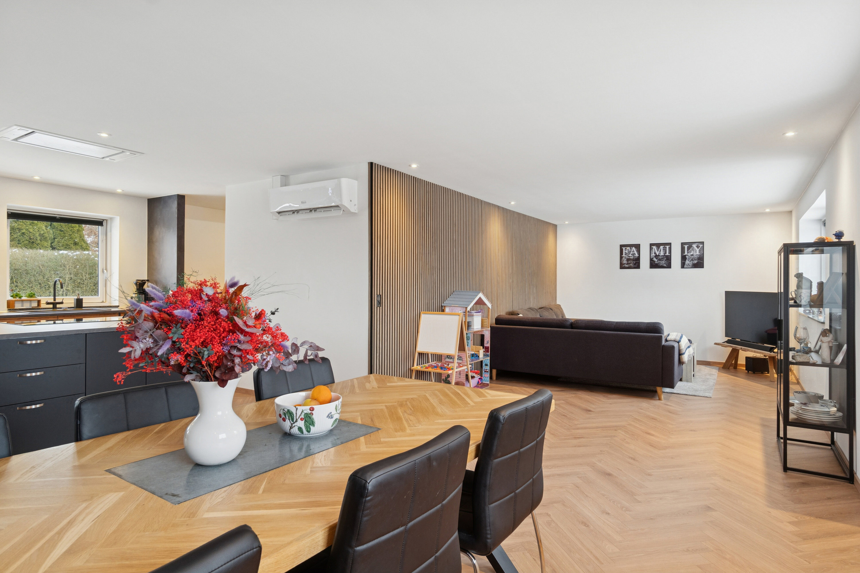 Fremhævet spisestue billede i fuldskærmstilstand. Billede af Fodbygårdsvej 102, 4700 Næstved