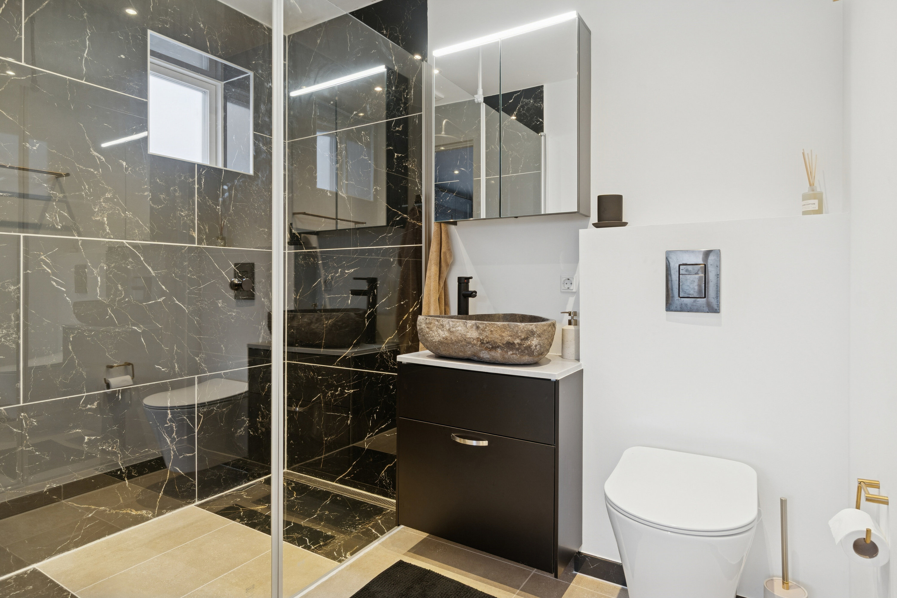 Fremhævet forældre badeværelse billede i fuldskærmstilstand. Billede af Fodbygårdsvej 102, 4700 Næstved