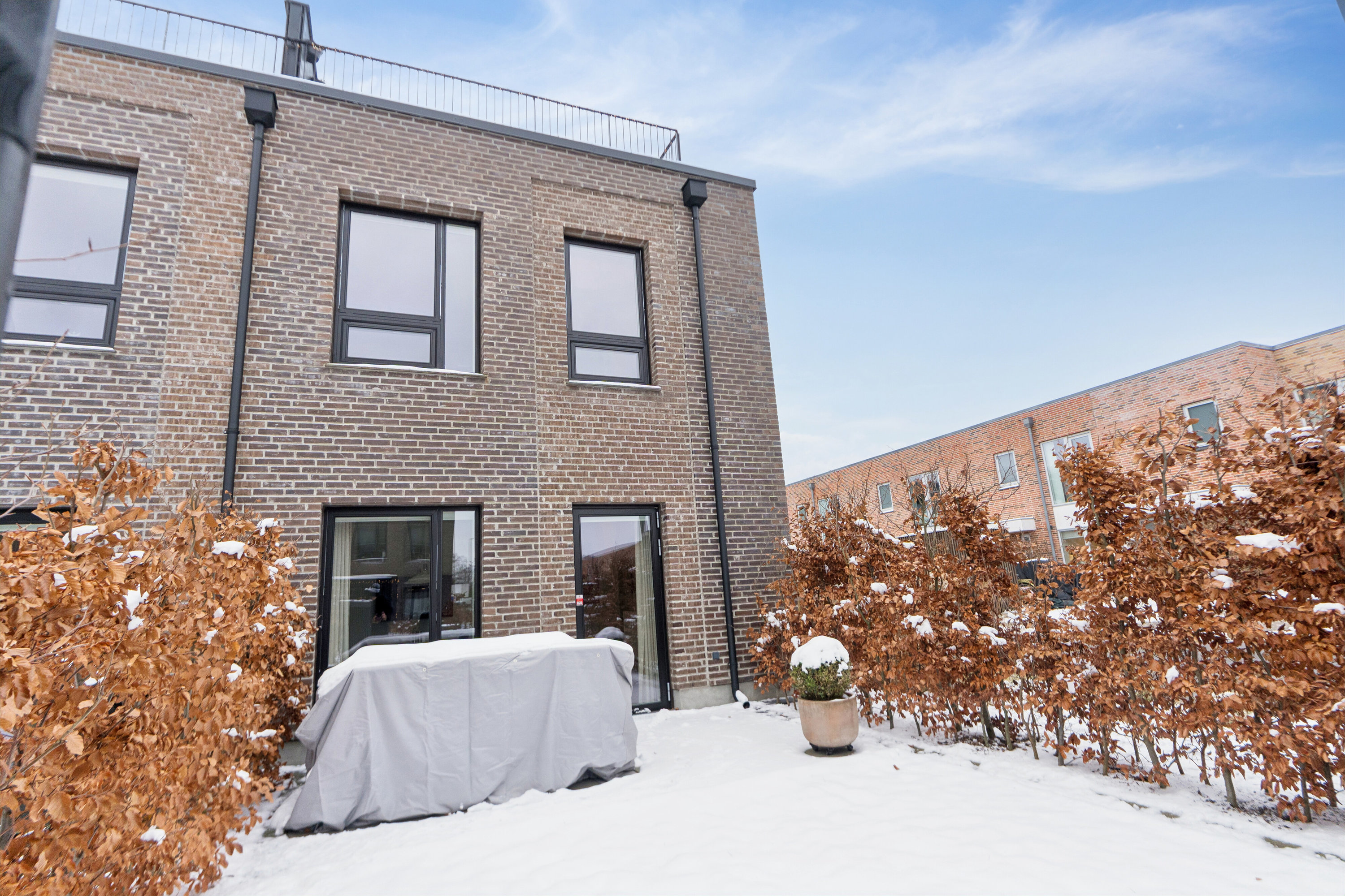 Fremhævet set fra vejen billede i fuldskærmstilstand. Billede af Plantagevej 21, 2610 Rødovre