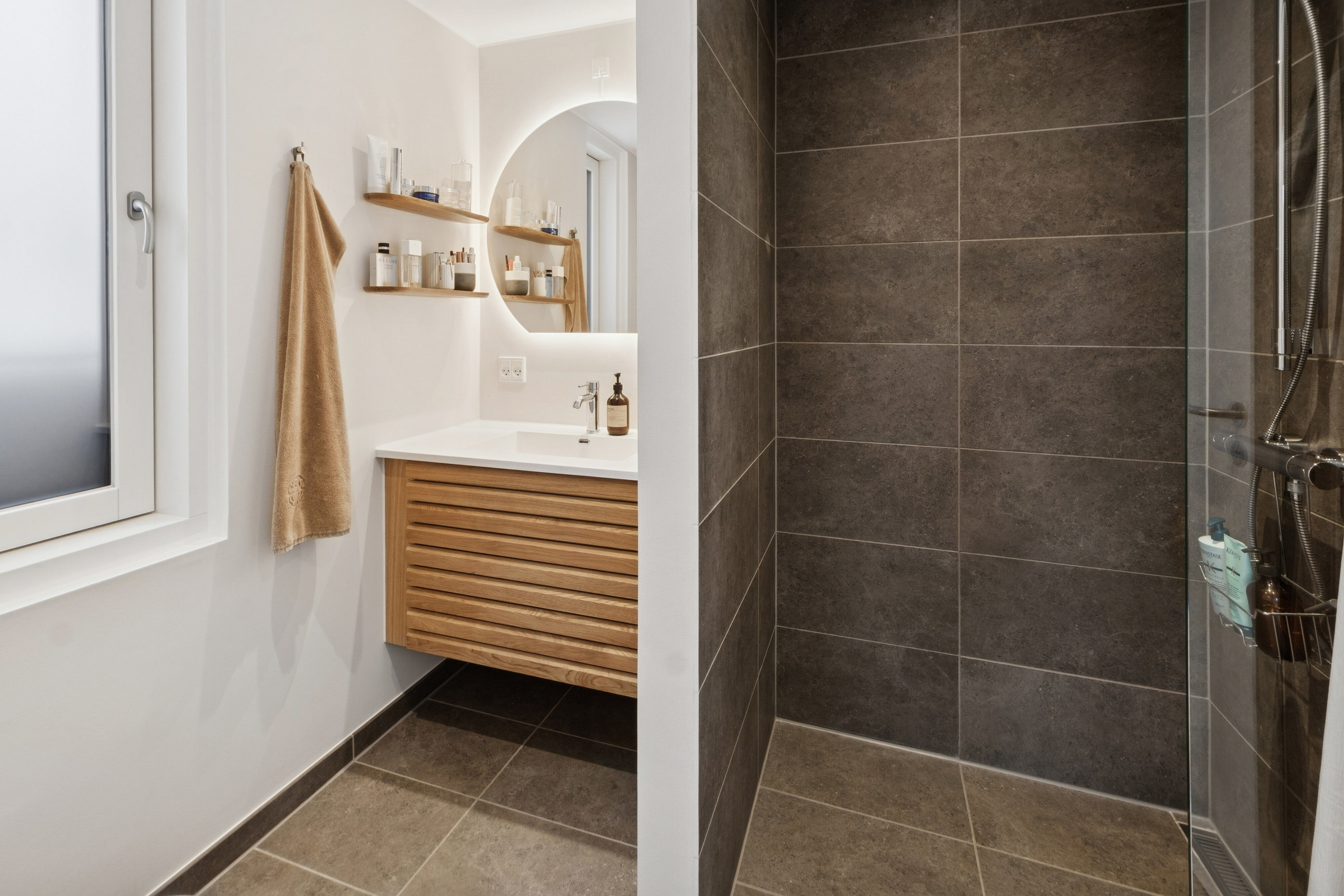 Fremhævet badeværelse billede i fuldskærmstilstand. Billede af Plantagevej 21, 2610 Rødovre