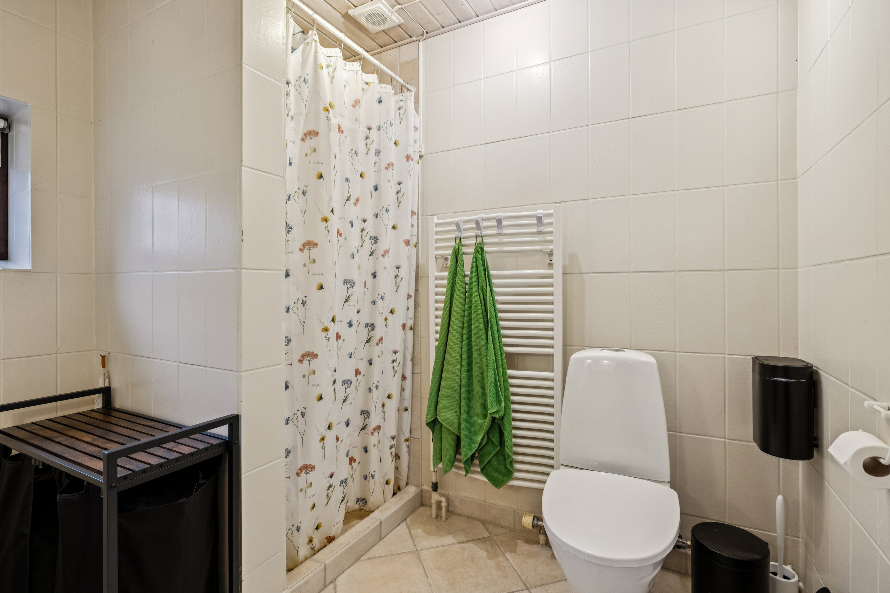 Fremhævet badeværelse billede i fuldskærmstilstand. Billede af Tyttebærvej 26, 8850 Bjerringbro