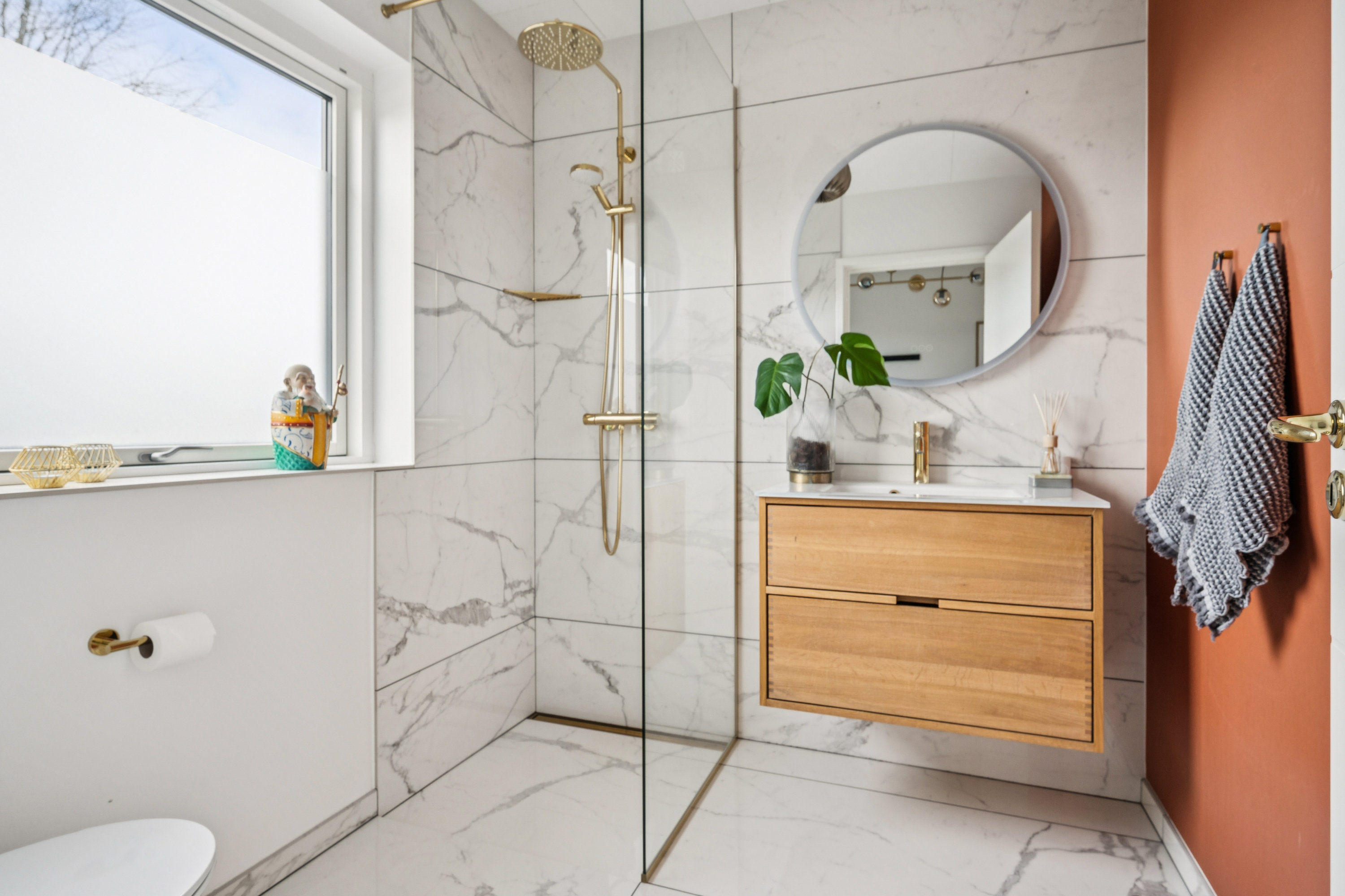 Fremhævet badeværelse billede i fuldskærmstilstand. Billede af Solsikkevej 12, 8240 Risskov