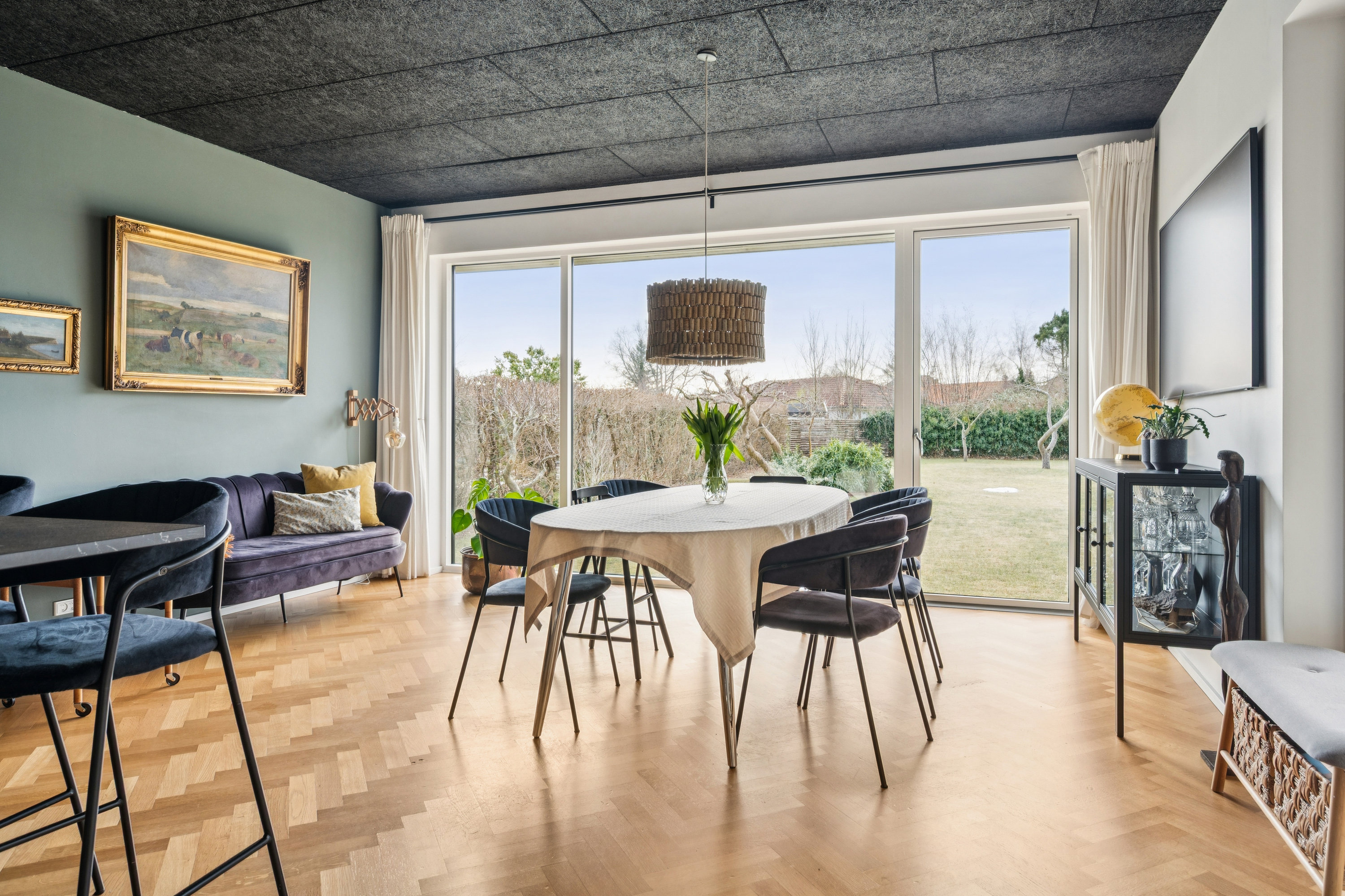 Fremhævet stue billede i fuldskærmstilstand. Billede af Solsikkevej 12, 8240 Risskov