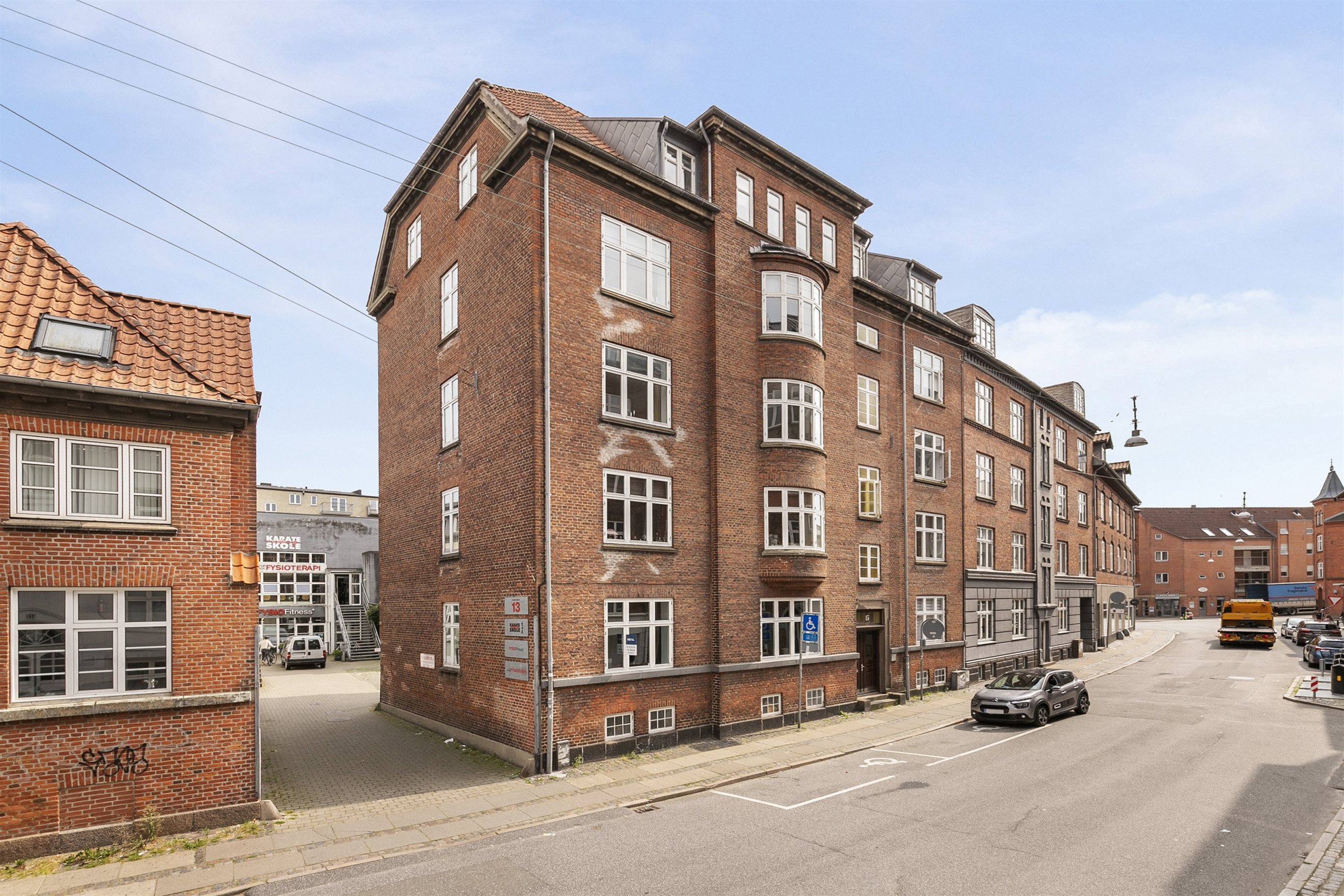 Fremhævet ejendommen billede i fuldskærmstilstand. Billede af Holbergsgade 15, st.. tv., 9000 Aalborg