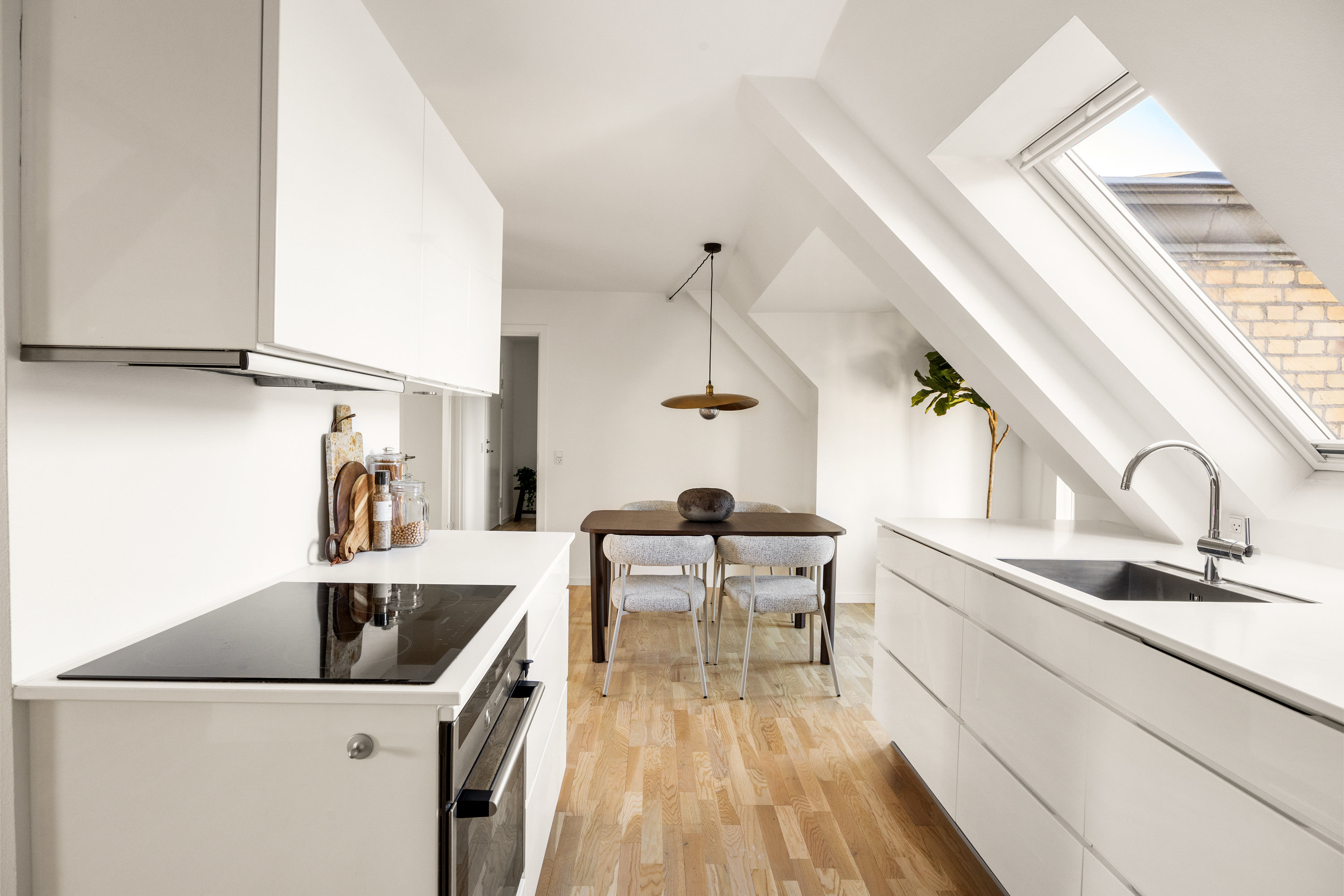 Fremhævet køkken billede i fuldskærmstilstand. Billede af Linnésgade 22D, 5. tv., 1361 København K