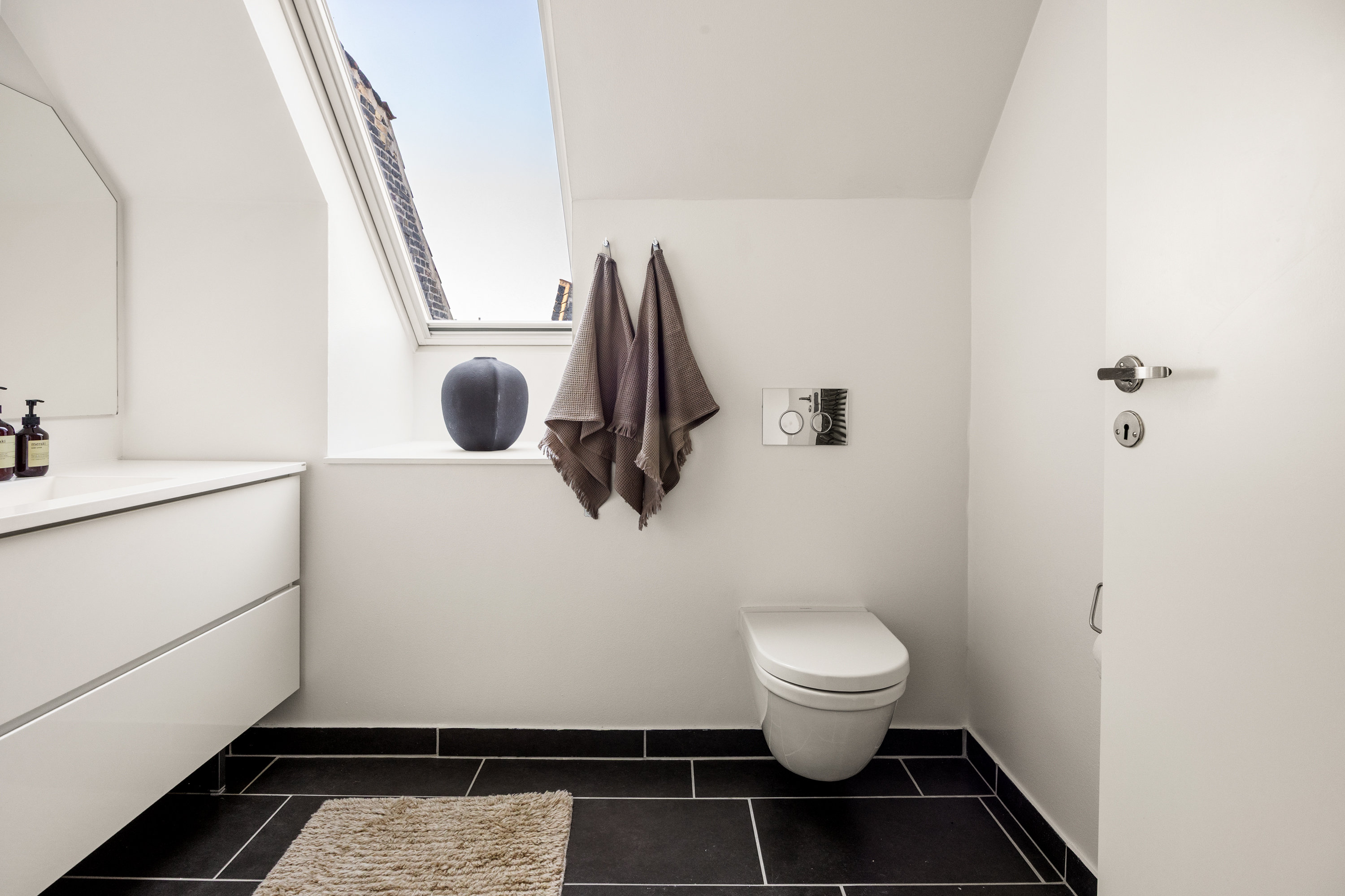 Fremhævet badeværelse billede i fuldskærmstilstand. Billede af Linnésgade 22D, 5. tv., 1361 København K