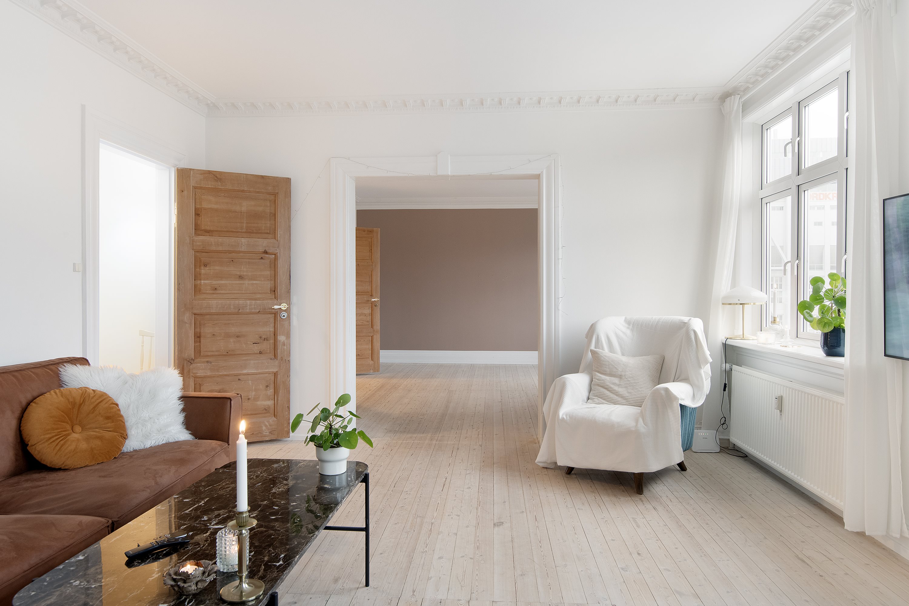 Fremhævet stue billede i fuldskærmstilstand. Billede af Østerbro 24, 3. tv., 9000 Aalborg