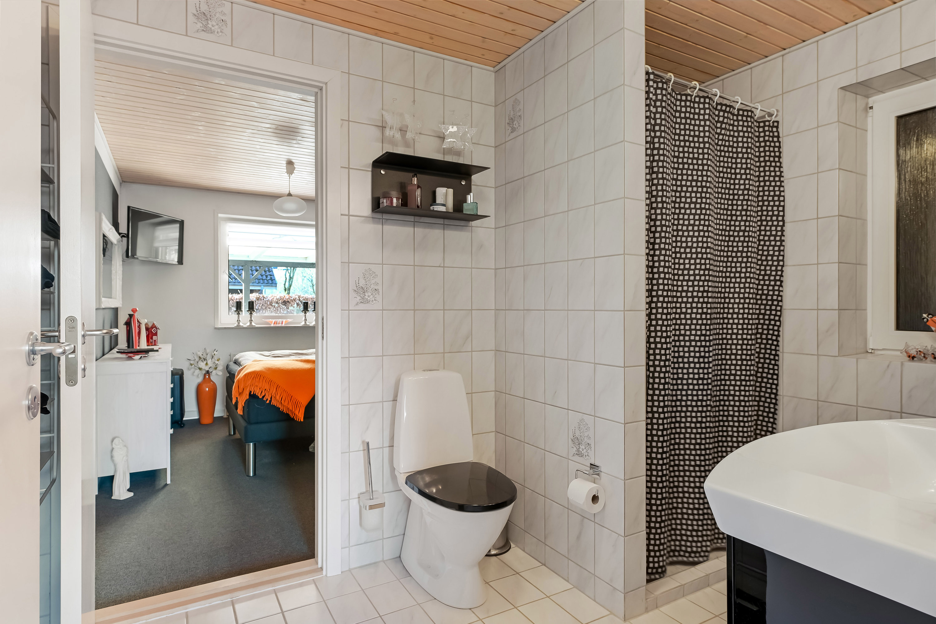 Fremhævet badeværelse billede i fuldskærmstilstand. Billede af Lysningen 26, 7190 Billund